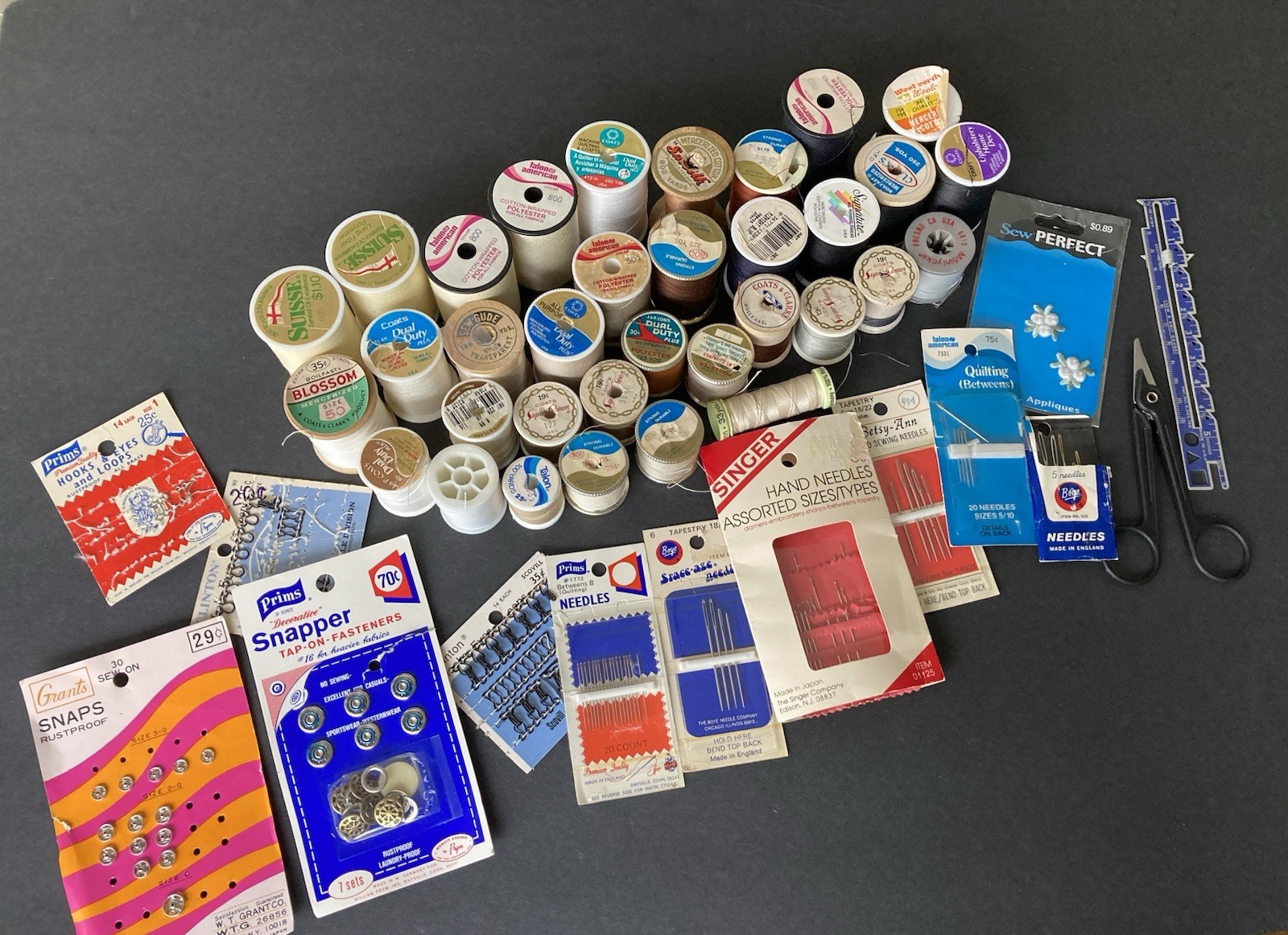 Vintage Sewing Notions Lot: 34 Thread Spools+Needle Packs+Snaps & Hooks⬇️ Vintage Sewing Notions Lot: 34 Thread Spools+Needle Packs+Snaps & Hooks⬇️