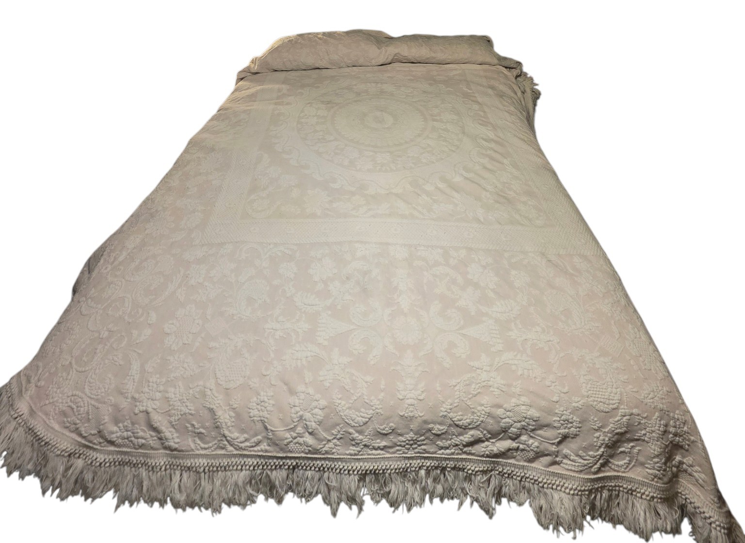 Vtg Bates Queen Elizabeth Bedspread Matelasse Cotton Fringe 88x108 Farmhouse 