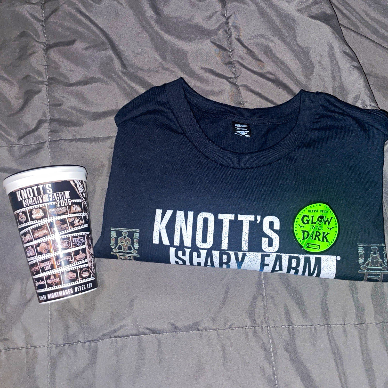 Knott's Scary Farm 2026 Employee Exclusive T-Shirt (2XL) & Cup Set