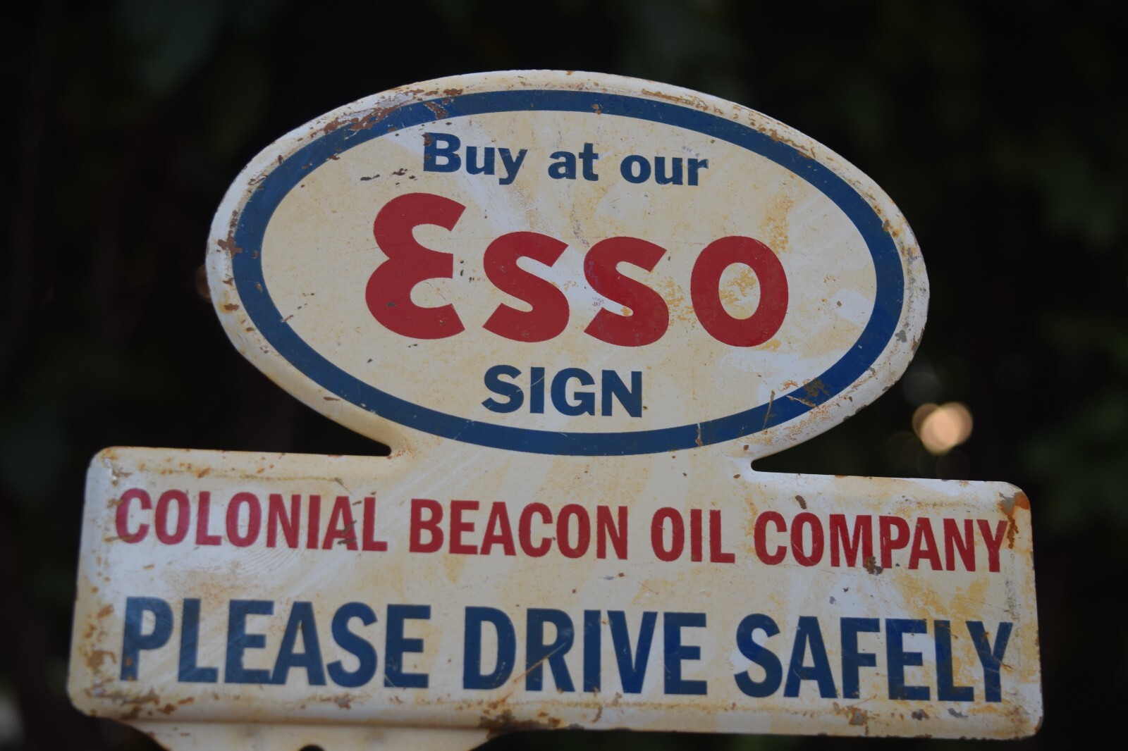 1950s ESSO COLONIAL BEACON OIL COMPANY STAMPED PAINTED METAL TOPPER SIGN GAS CAR