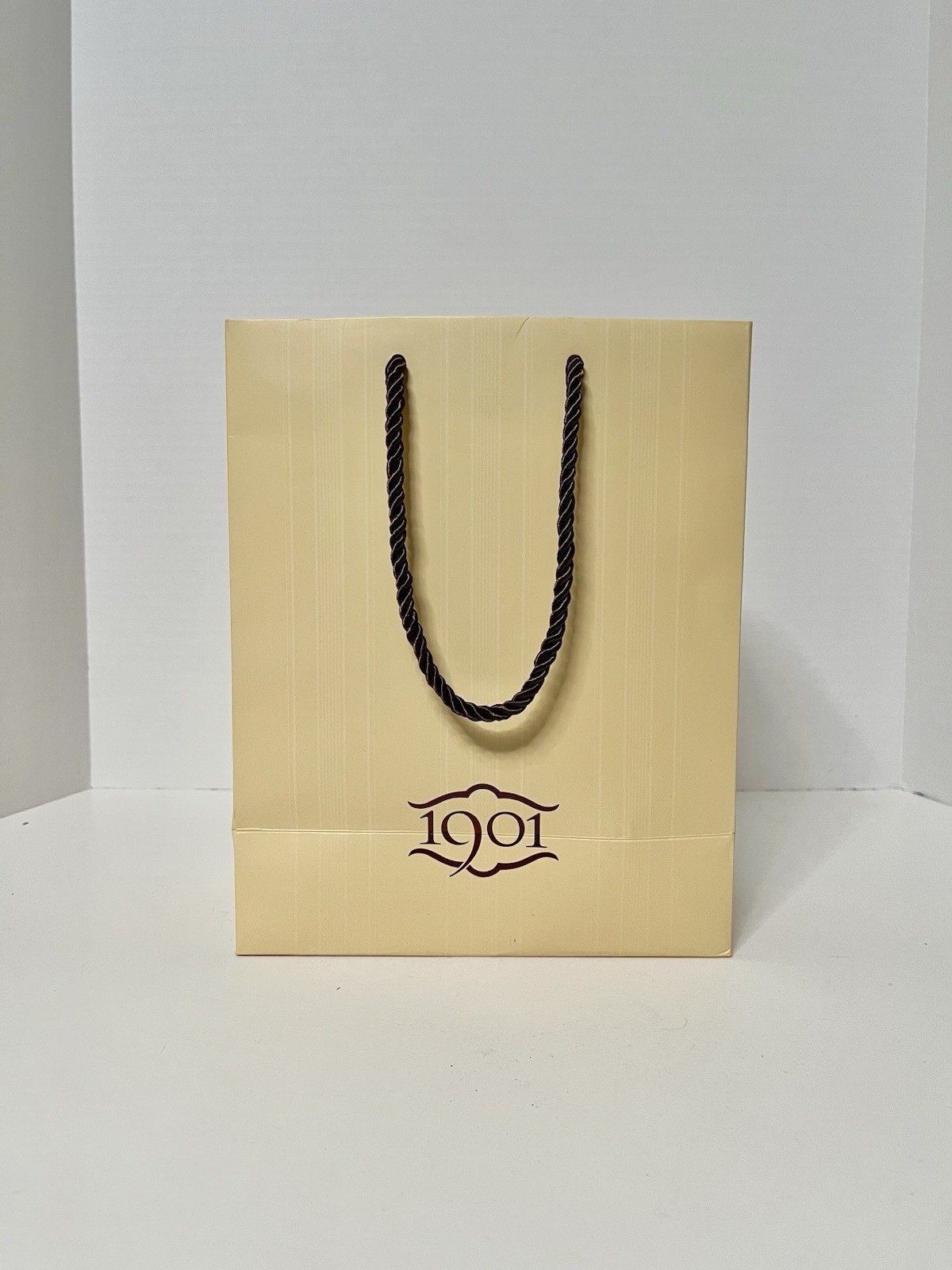 Disney Lounge 1901 Club 33 Adjunct Souvenir Gift Bag 10\