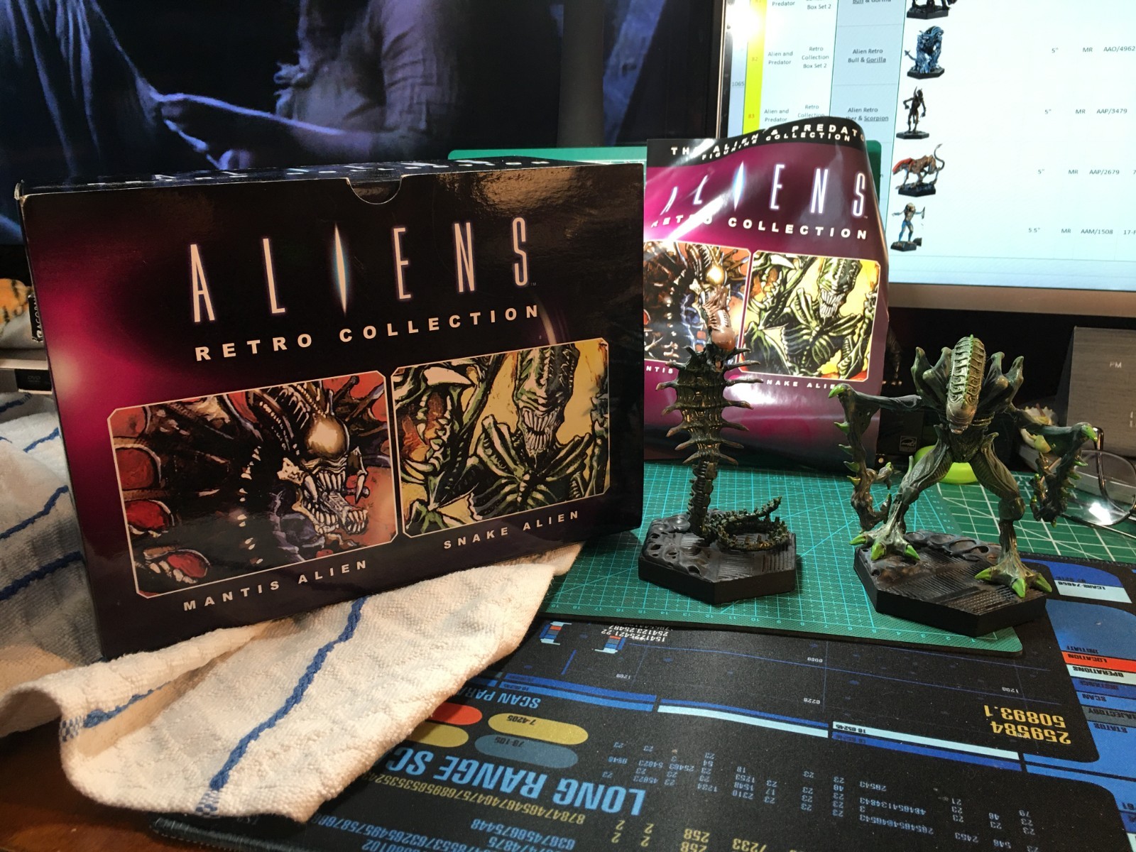 Eaglemoss Aliens Reto Collection #1, Mantis & Snake Eaglemoss Aliens Reto Collection #1, Mantis & Snake