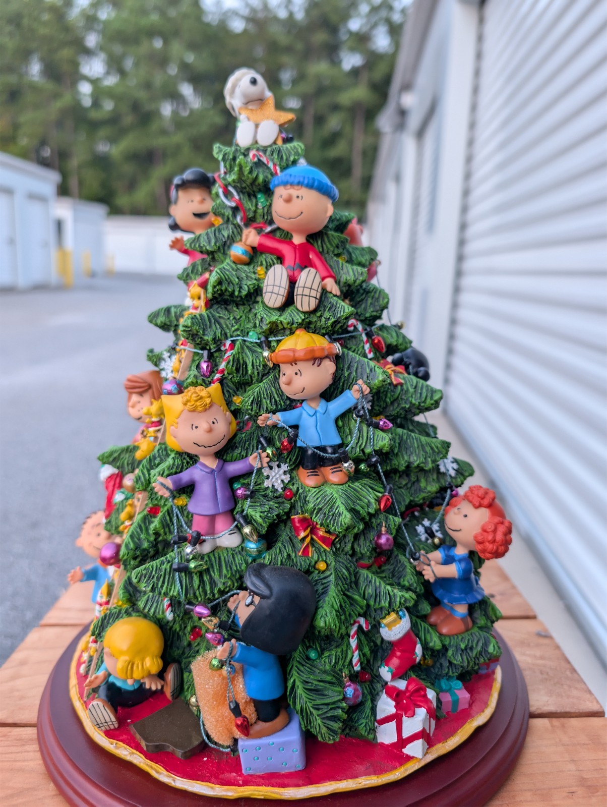 Peanuts Danbury Mint Holiday Christmas Tree Illuminated 2003 with Bulb tweezers Peanuts Danbury Mint Holiday Christmas Tree Illuminated 2003 with Bulb tweezers