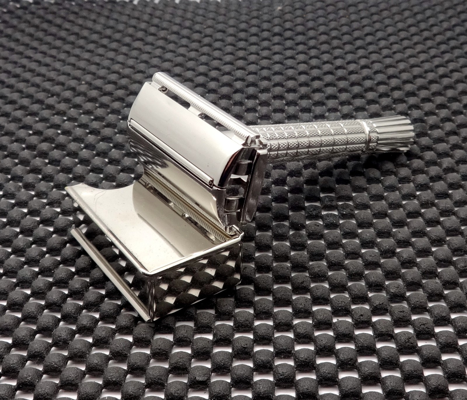 Vintage 1962 Gillette Flare Tip Super Speed DE Safety Razor H2 LOOKS UNUSED