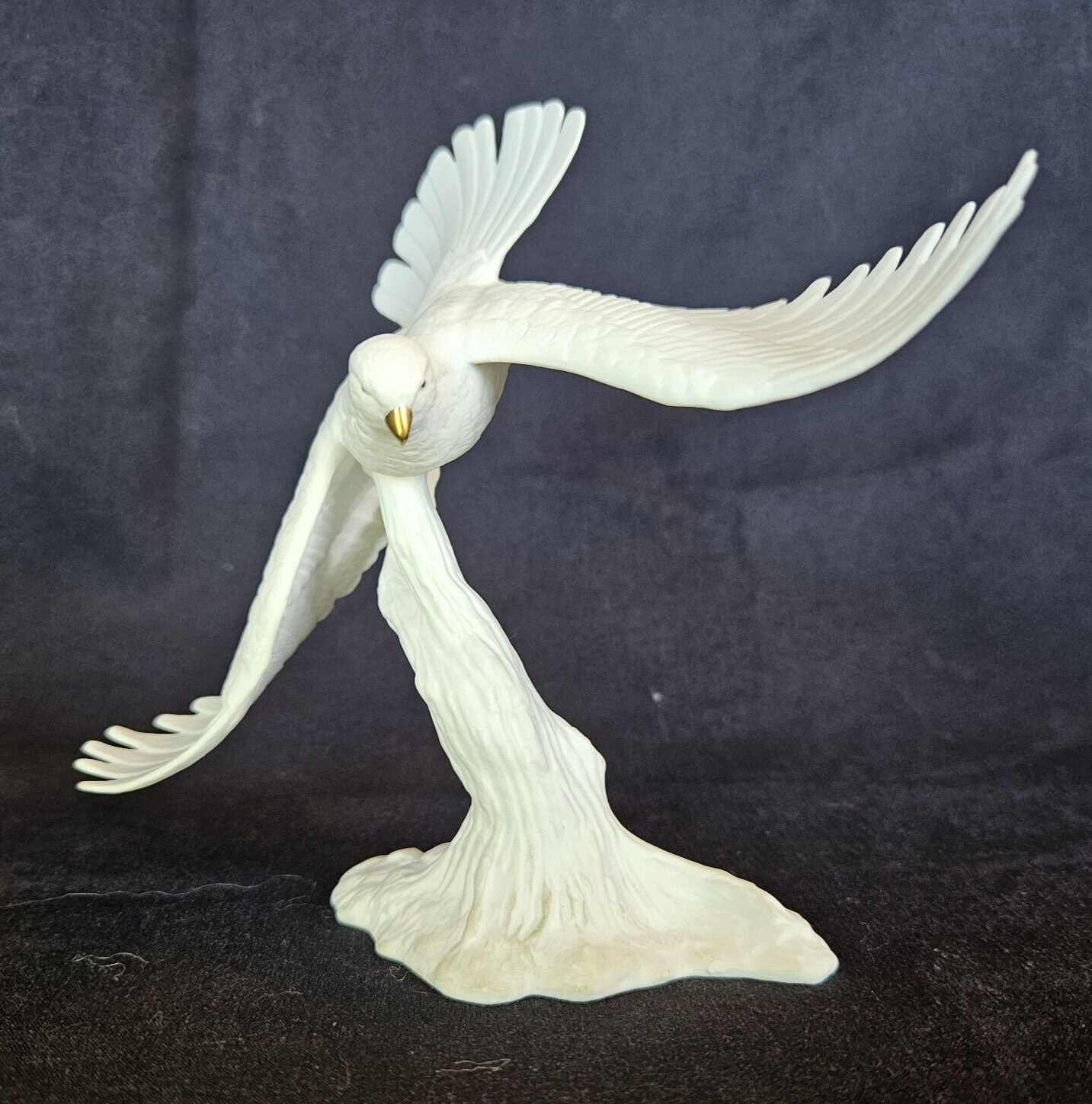 Vtg Maruri W D Gaither Hawk Figurine White Porcelain w Gold Paint 5 inch