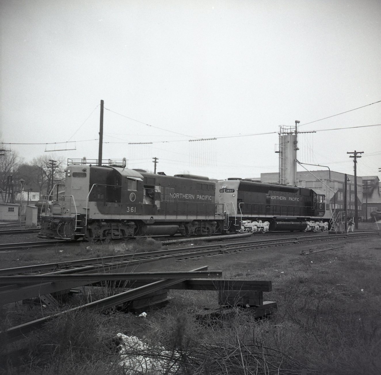 GC ORIG 2x2 B/W NEGATIVE: NP NORTHERN PACIFIC GP9 #361+SD45 #3607