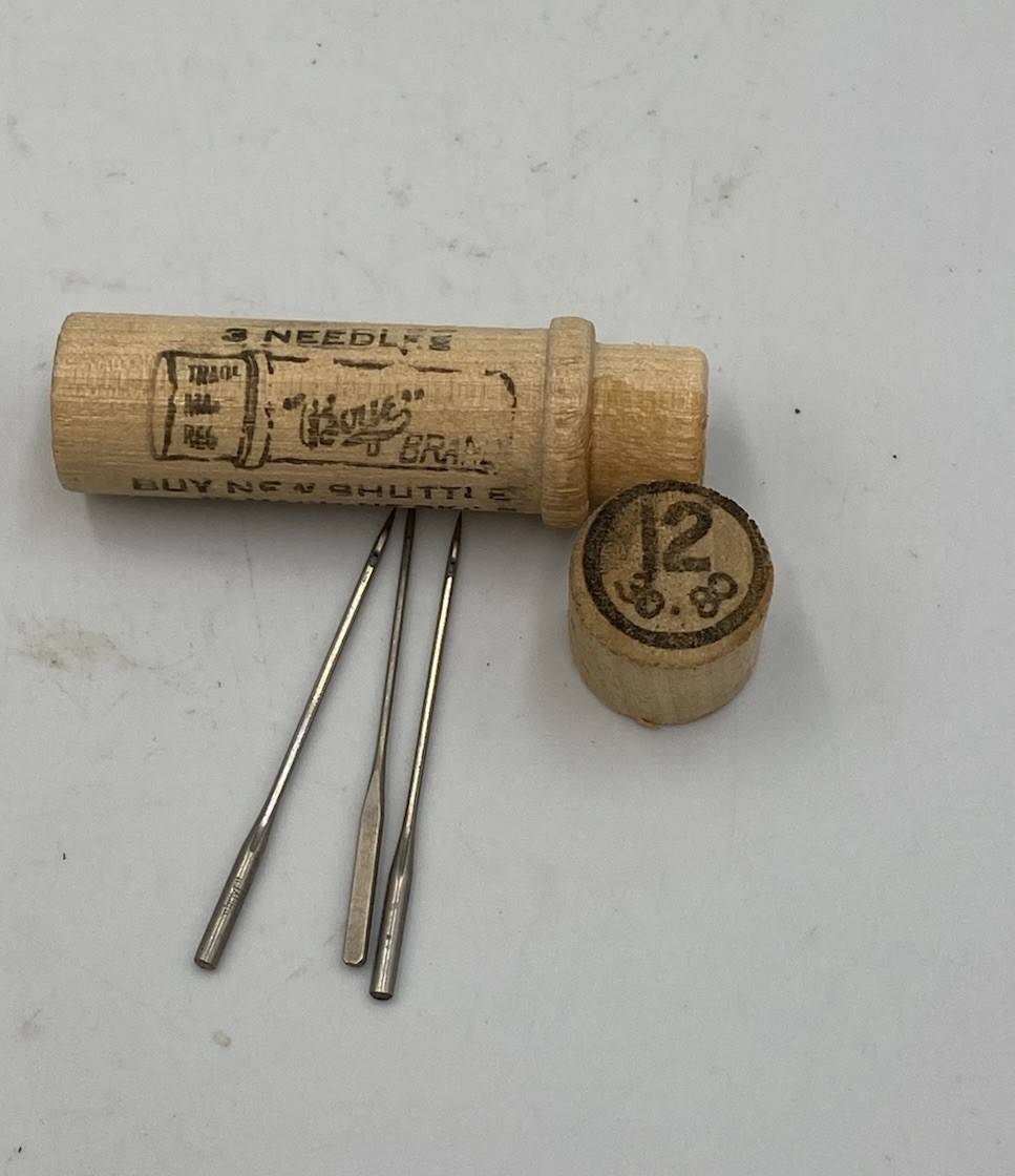 Vintage BOYDE NEEDLE Co. Wooden NEEDLE Tube SIZE 12 3 Needles