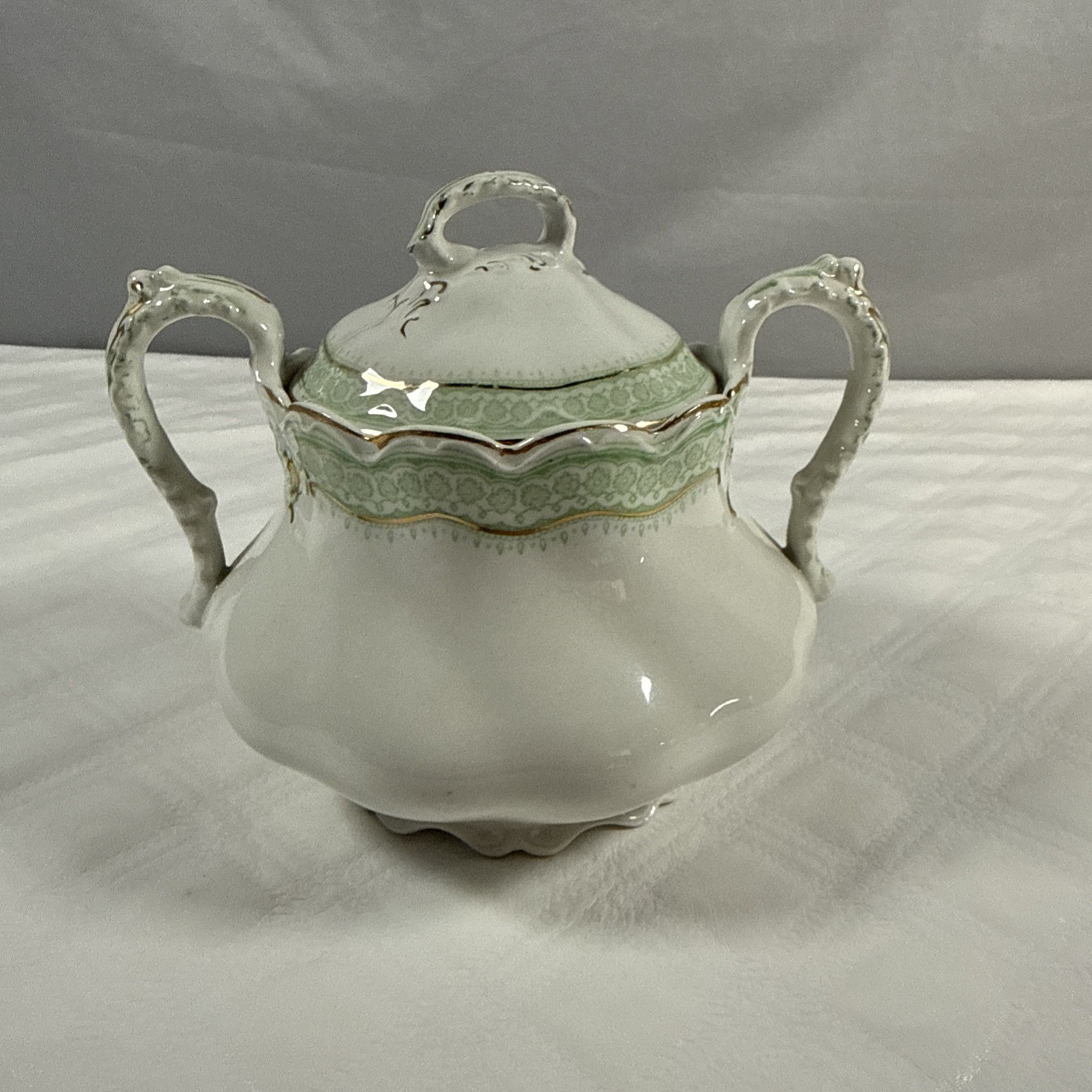 Vtg Johnson Brothers Sugar Bowl Ruth Pattern Cream & Green w/ Gold Trim England Vtg Johnson Brothers Sugar Bowl Ruth Pattern Cream & Green w/ Gold Trim England
