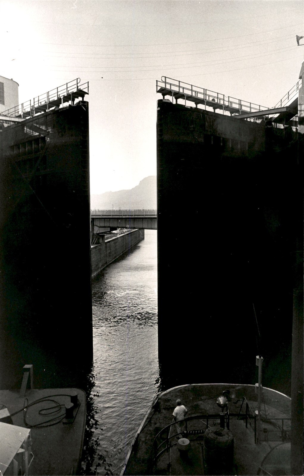 LG1 \'70 Orig Roy Scully Photo TOWBOAT BANNOCK PASSING BEACON ROCK BONNEVILLE DAM LG1 \'70 Orig Roy Scully Photo TOWBOAT BANNOCK PASSING BEACON ROCK BONNEVILLE DAM