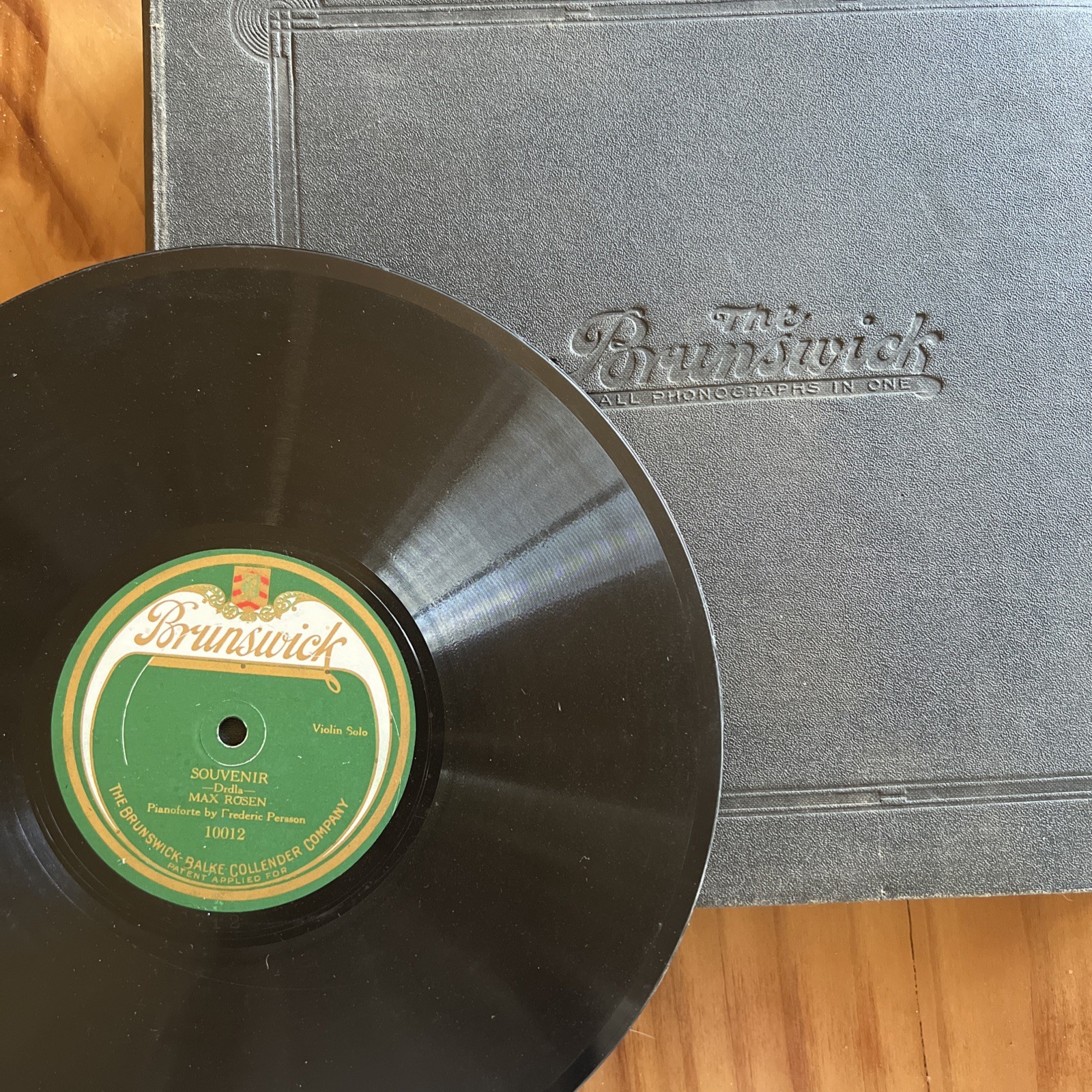 Set Of 10 Vtg 78 Records Brunswick Victrola ARA And RCA W/binder. 6 Are 1-Sides Set Of 10 Vtg 78 Records Brunswick Victrola ARA And RCA W/binder. 6 Are 1-Sides