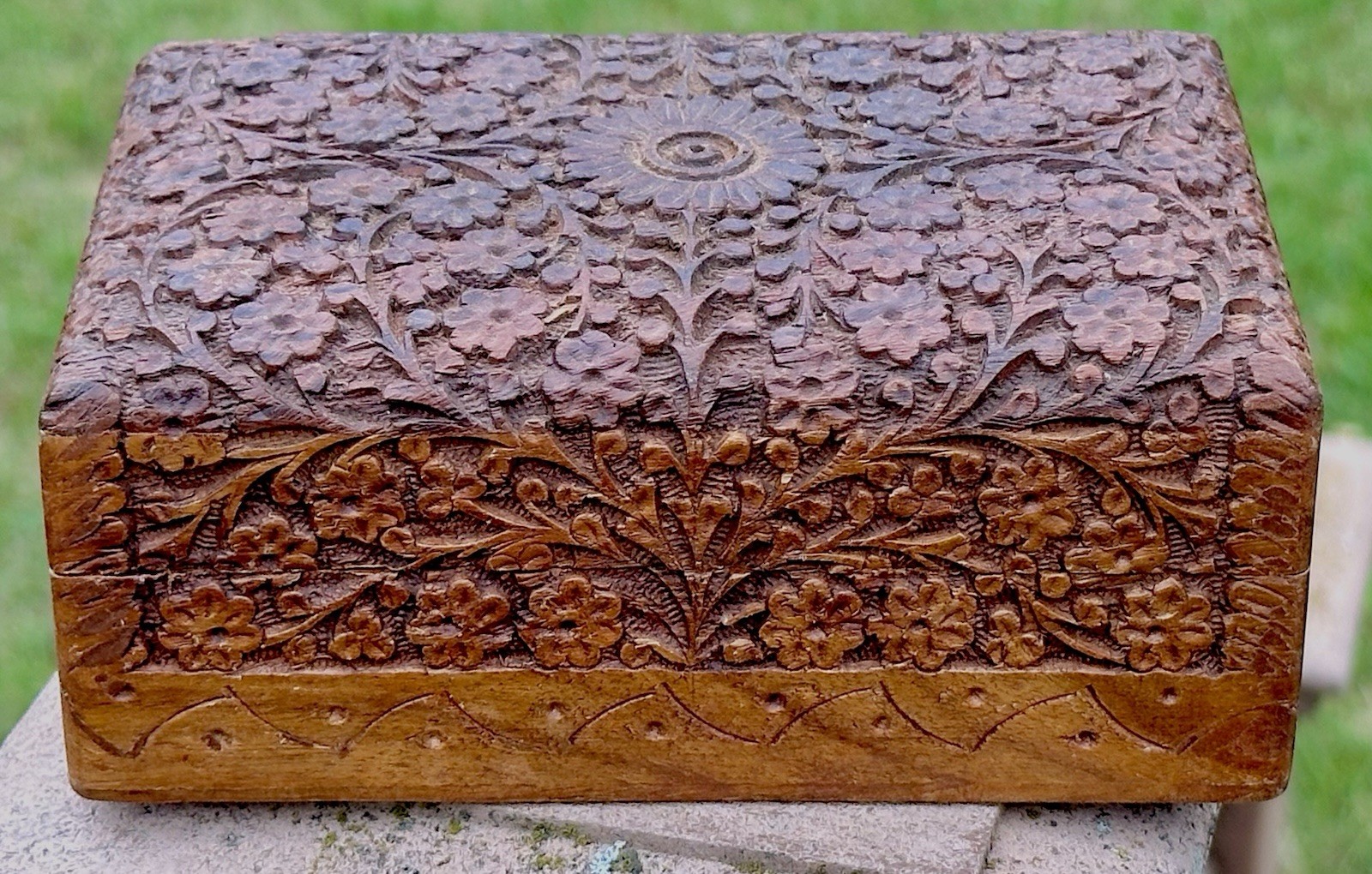 Vintage Meticulously Hand Carved Floral Wood Jewelry Trinket Box India 6” X 4” Vintage Meticulously Hand Carved Floral Wood Jewelry Trinket Box India 6” X 4”