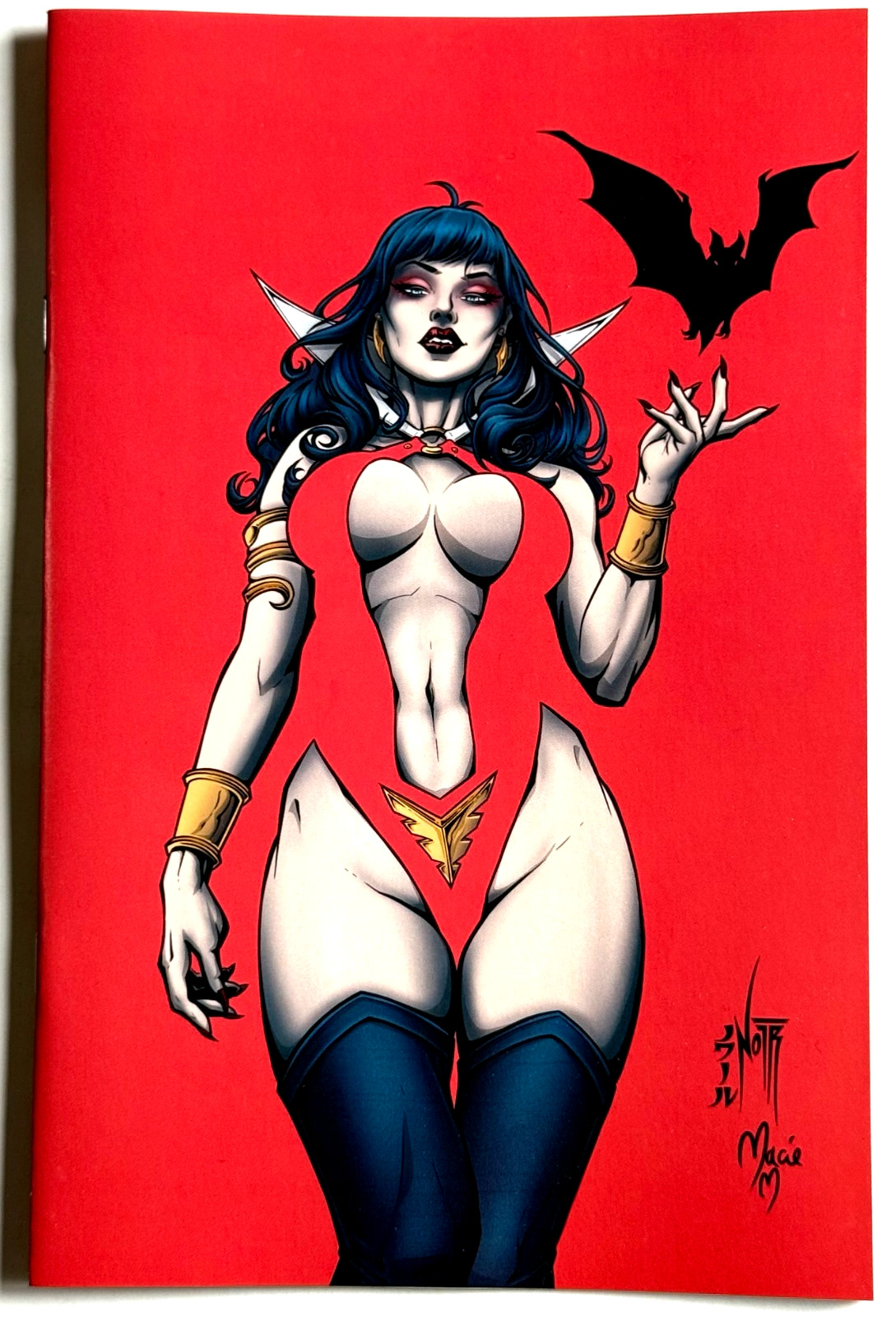 VAMPIRELLA #4 JORDAN NOIR EXCLUSIVE NEGATIVE SPACE VIRGIN VARIANT DYNAMITE NM