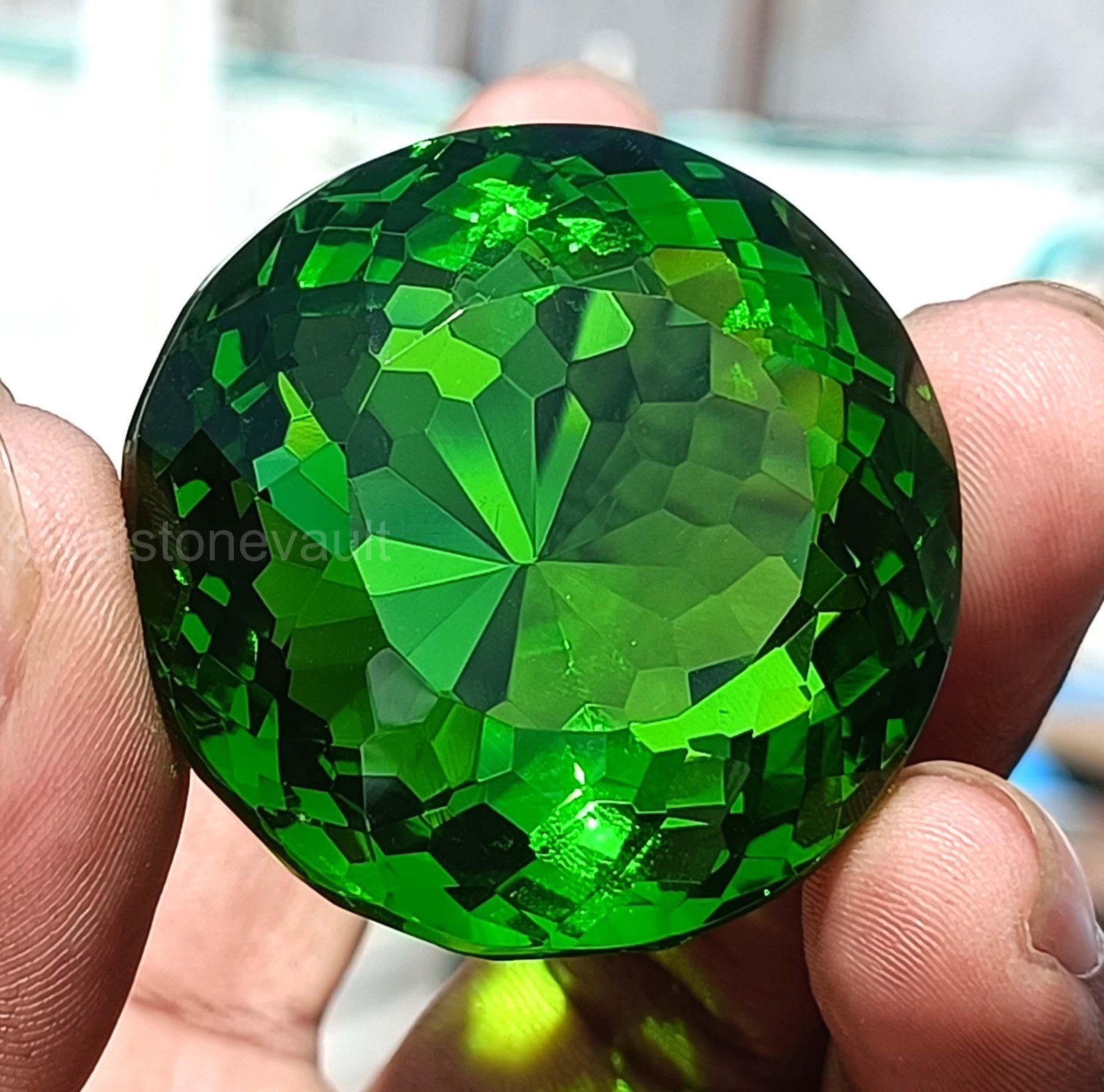 250 Carat Natural Emerald Round Cut Loose Gemstone 38x38 mm – IGL Certified 5SDO