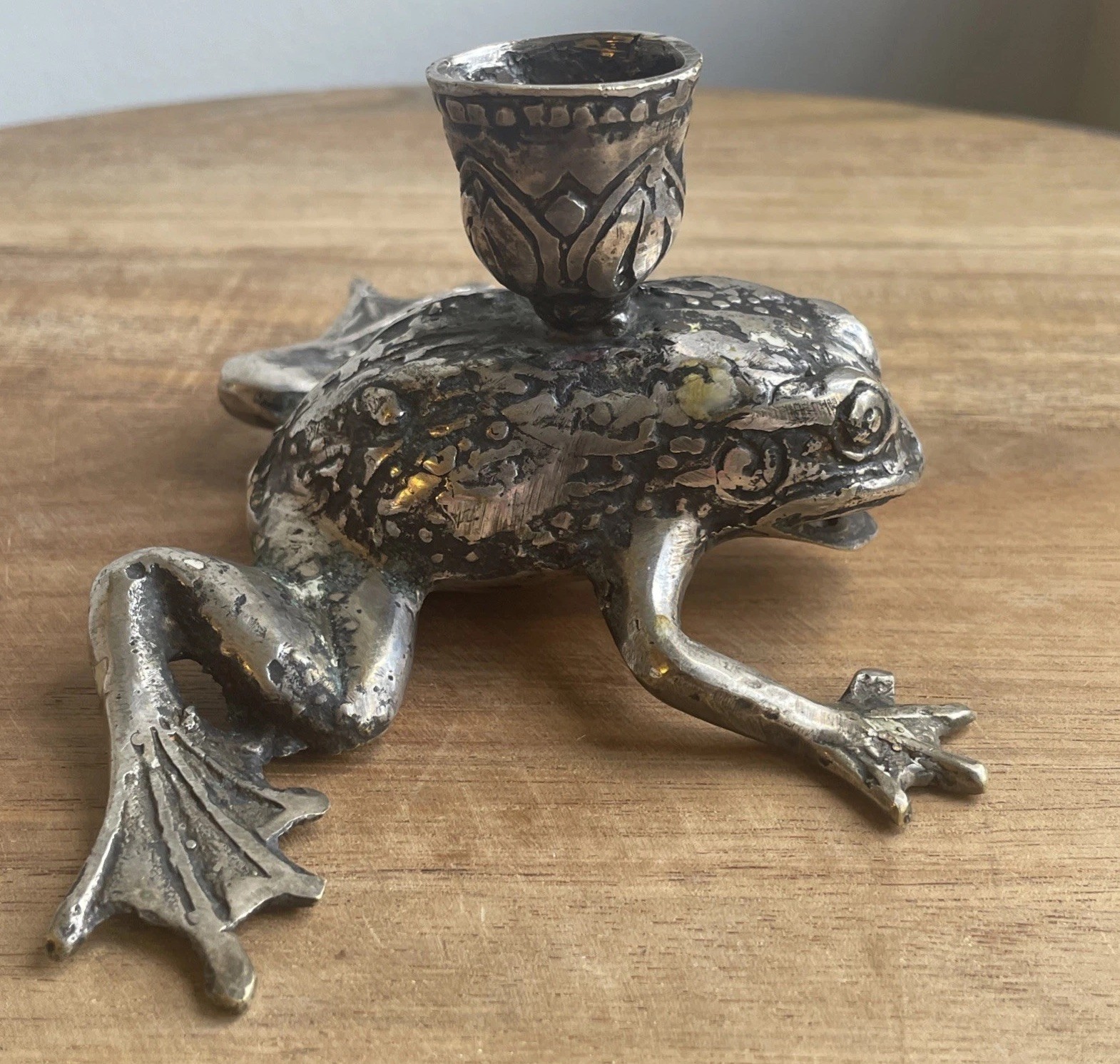 Frog Candle Holder Metal Antique Brass Finish Cool Accent Piece Whimsical Frog Candle Holder Metal Antique Brass Finish Cool Accent Piece Whimsical