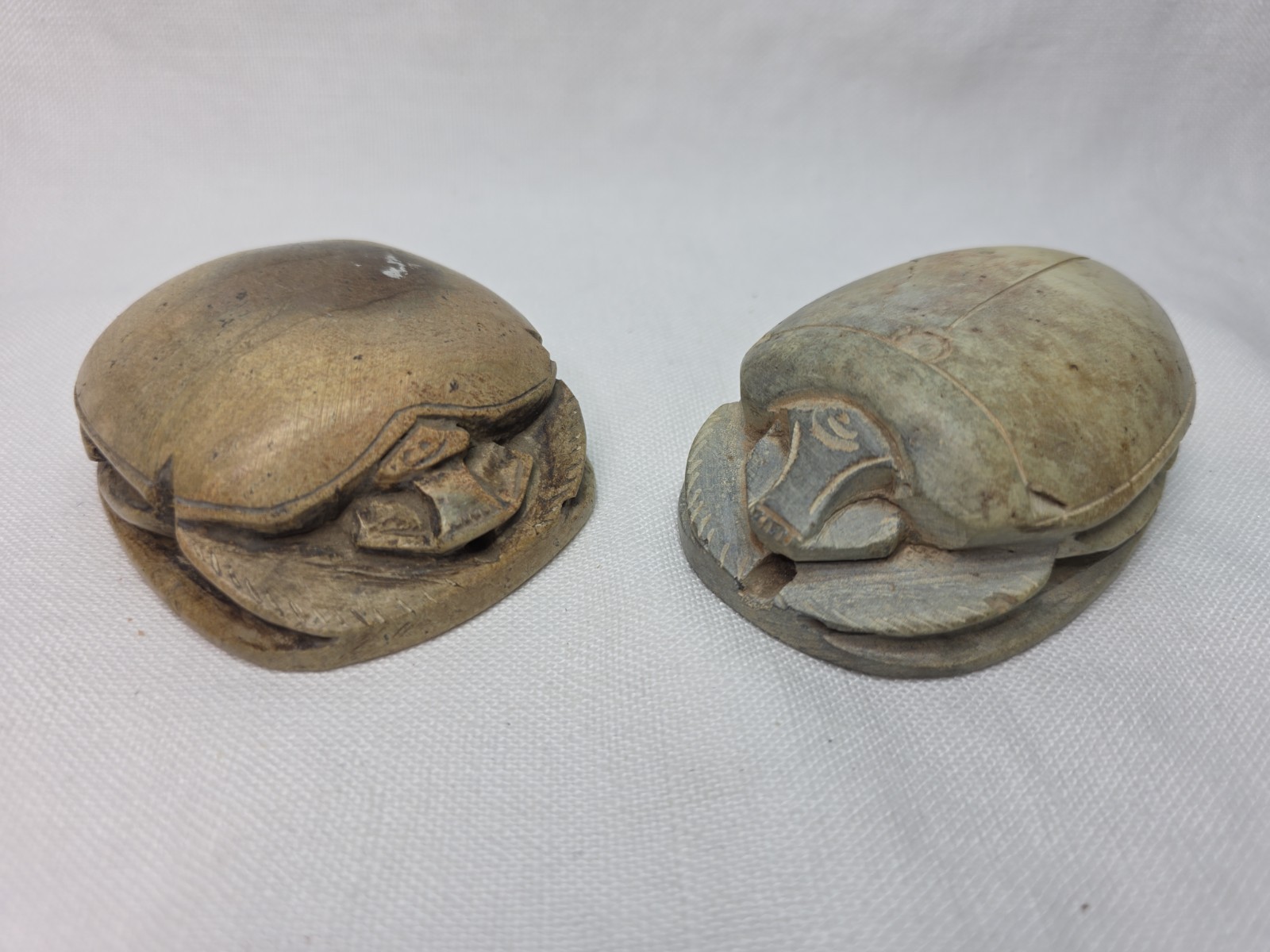 VINTAGE EGYPTIAN SCARAB BEETLES HAND CARVED HIEROGLYPHICS STONE SET VINTAGE EGYPTIAN SCARAB BEETLES HAND CARVED HIEROGLYPHICS STONE SET