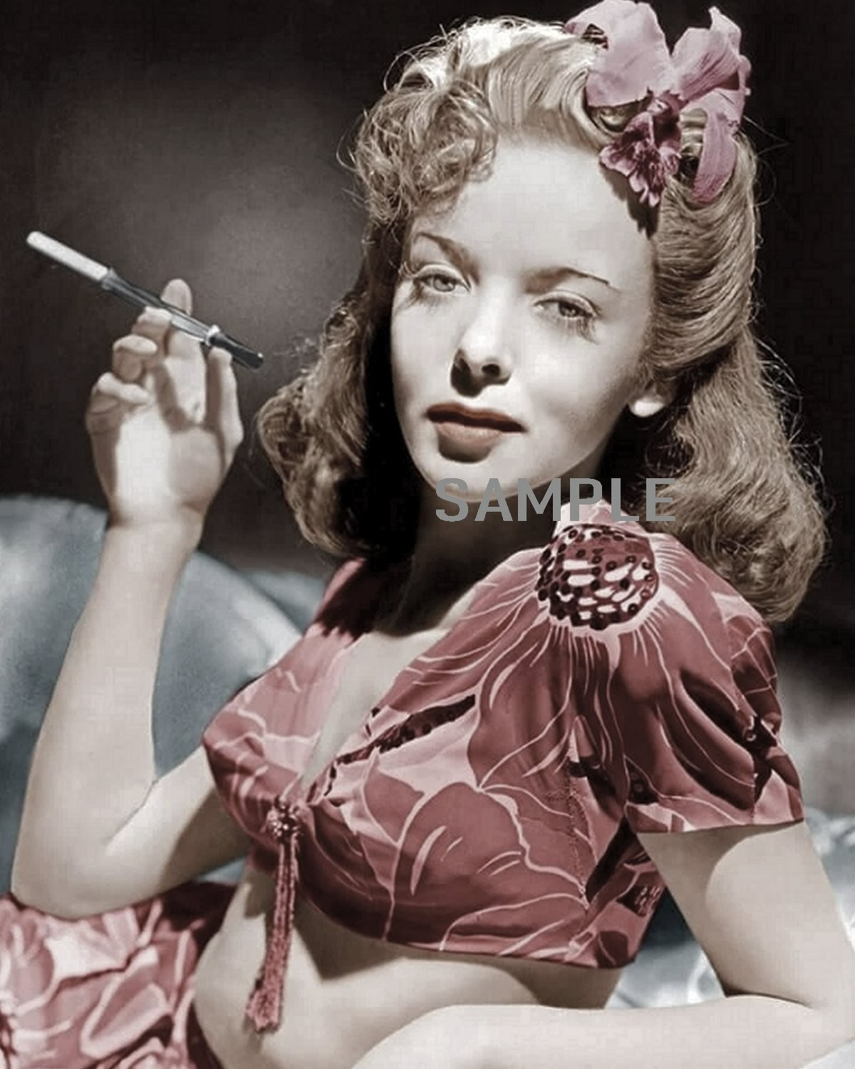 Legendary IDA LUPINO Smoking Hot Photo (240-C)