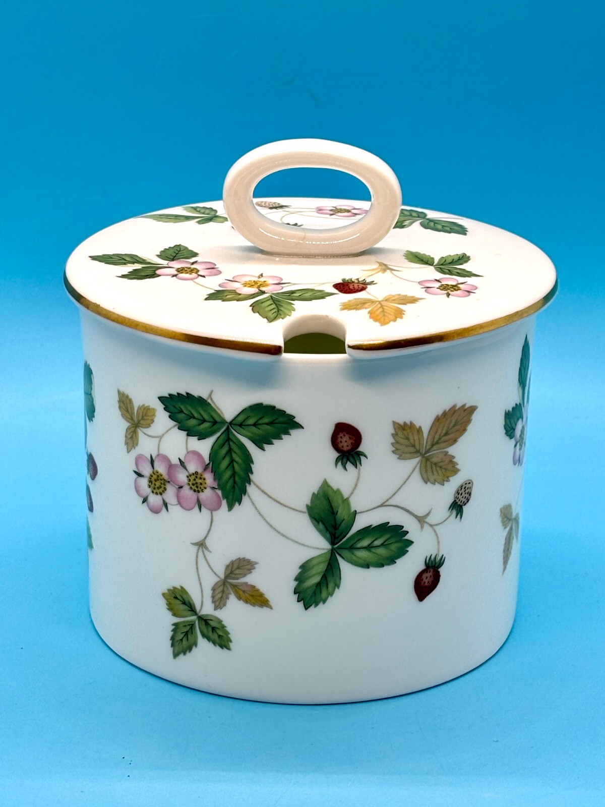 Wedgwood Wild Strawberry Jam/Preserve Covered Pot Wedgwood Wild Strawberry Jam/Preserve Covered Pot