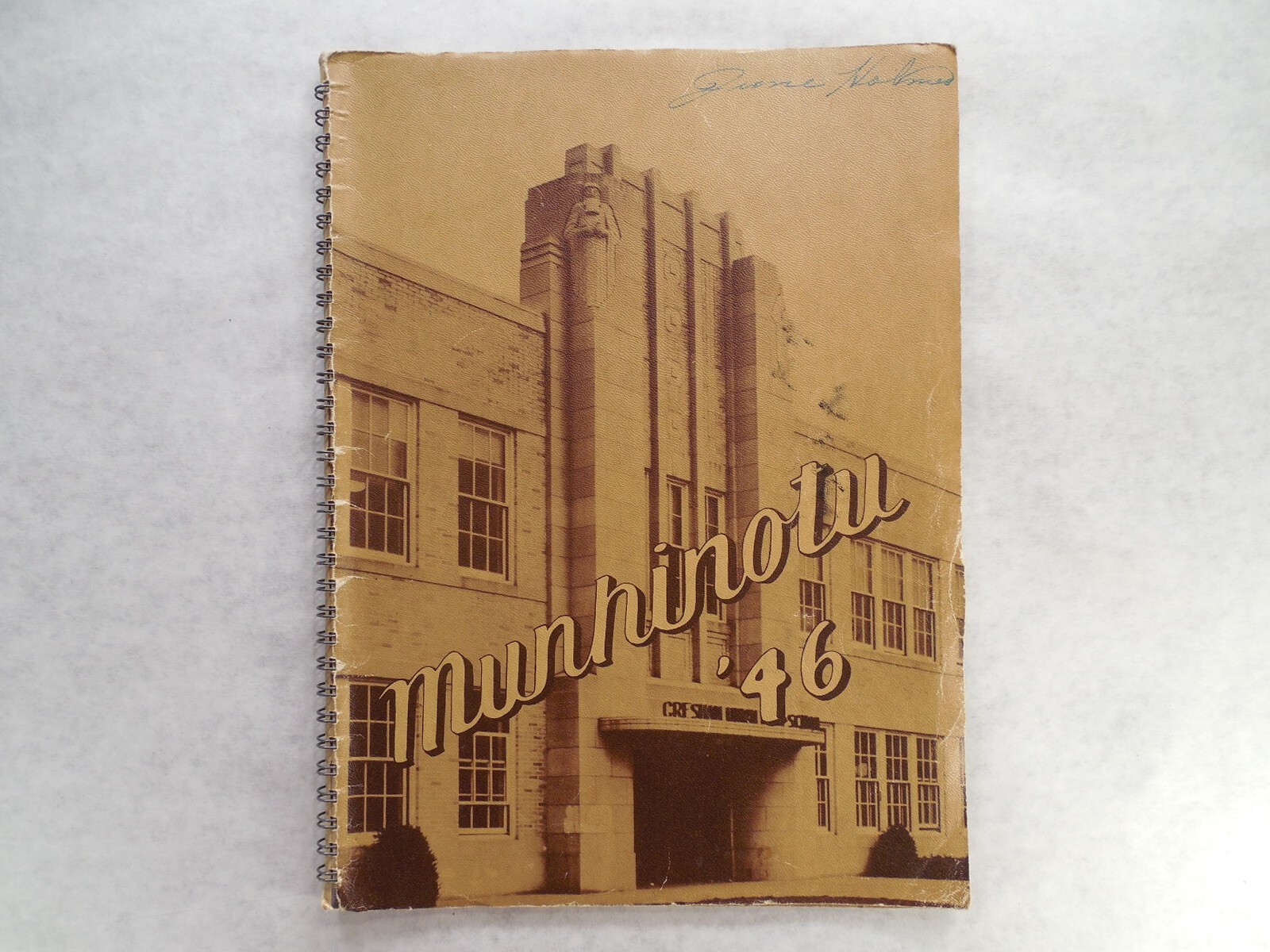 Yearbook, Gresham Union High School, Gresham Oregon, 1946, Munhinotu, Paperback