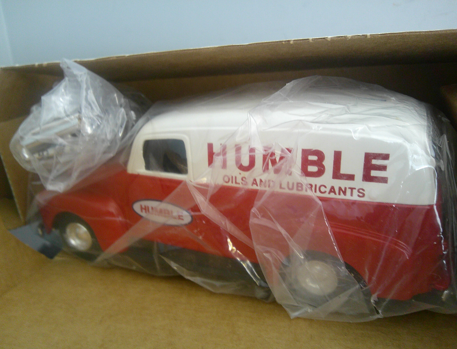 1994 ERTL Die-Cast Coin Bank 1951 GMC Panel Van 1/25  Hubble Gas  NOS