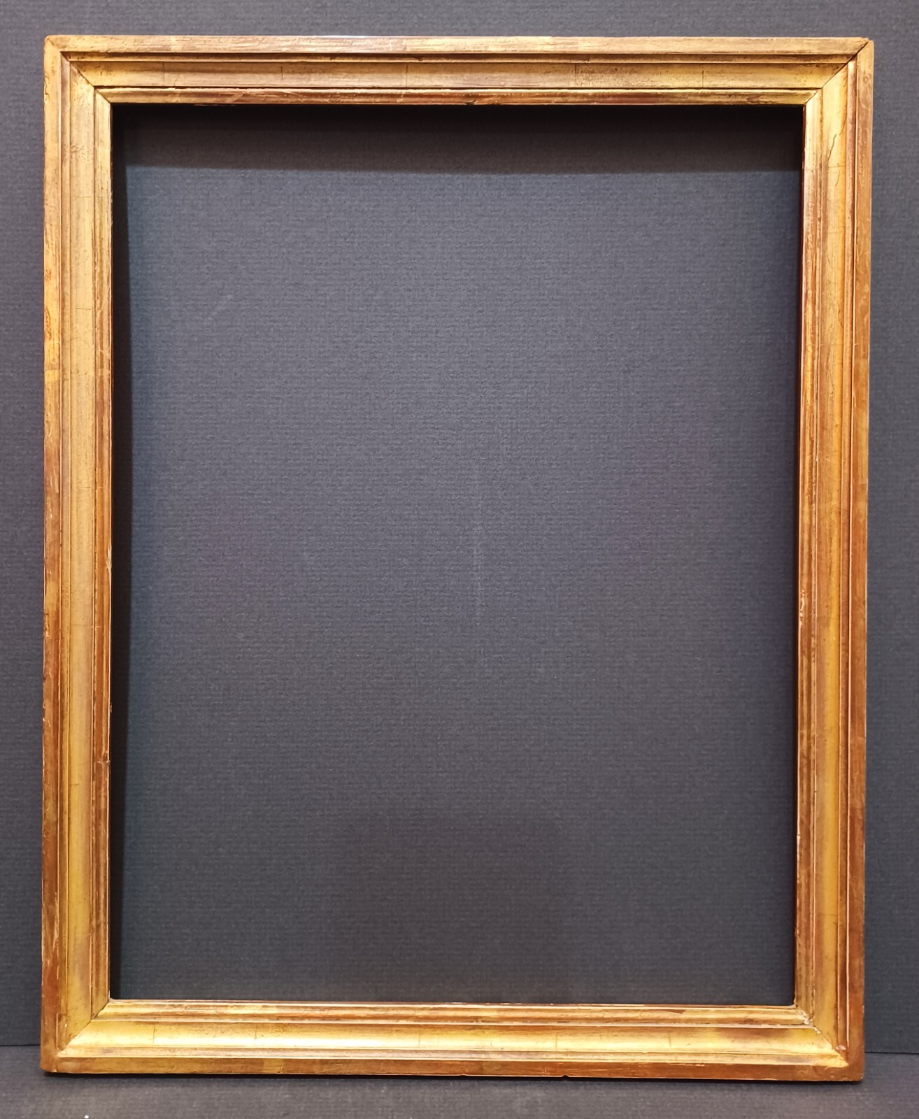 VINTAGE 22K GOLD LEAF FINISH SCOOP PICTURE FRAME 10 X 13 VERY GOOD CONDITION