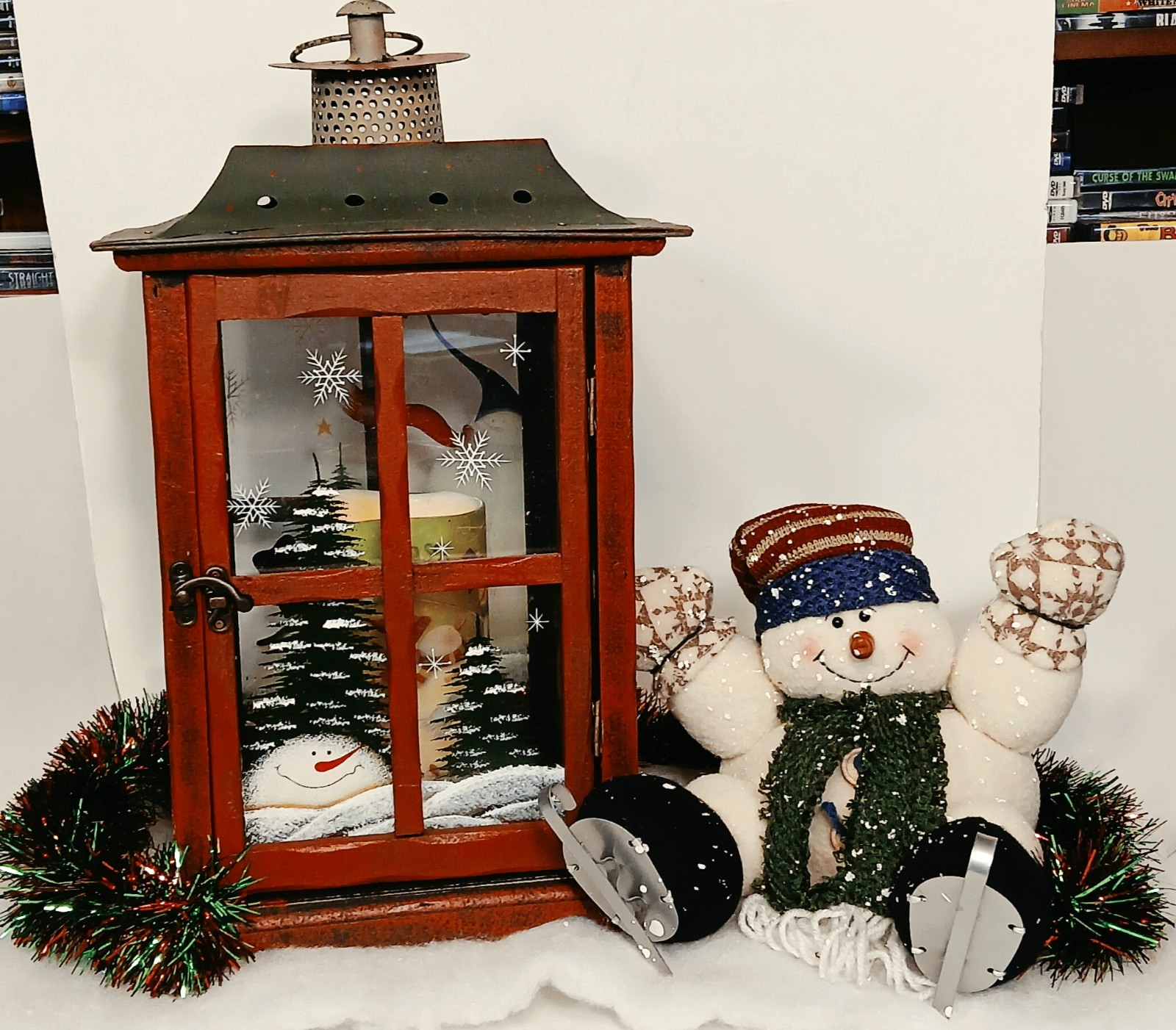 Country House MILKHOUSE LANTERN SNOWMAN / LED Candle/Skating Snowman 