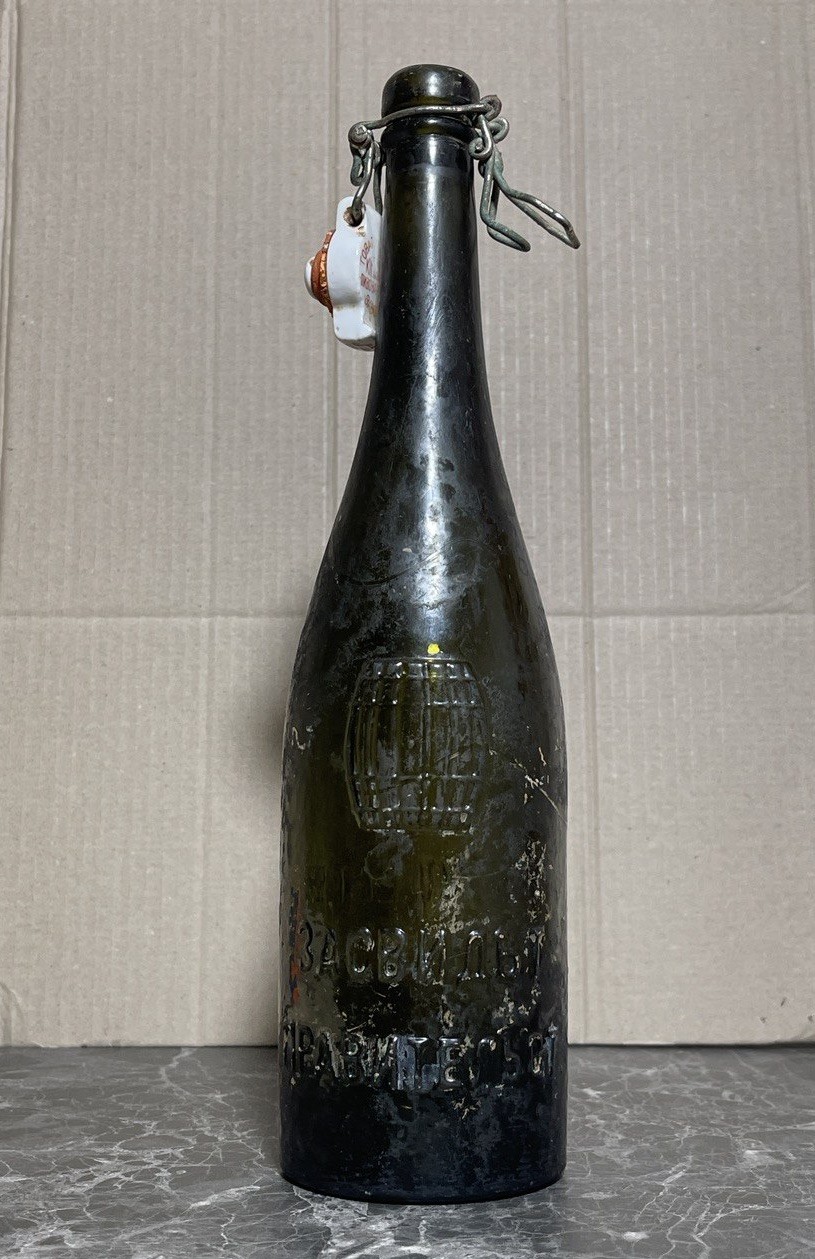 Antique Beer Bottle KIEV BREWERY One gold almond Pre - 1900\'s