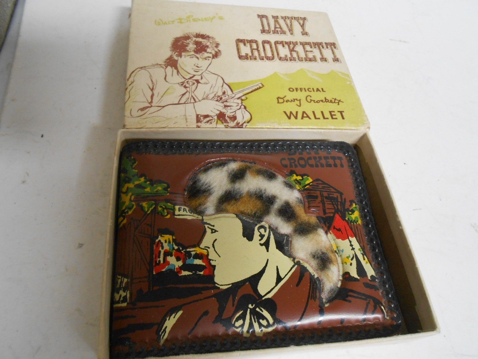 ORIGINAL 1955 WALT DISNEY DAVY CROCKETT OFFICIAL WALLET IN BOX NICE ORIGINAL 1955 WALT DISNEY DAVY CROCKETT OFFICIAL WALLET IN BOX NICE