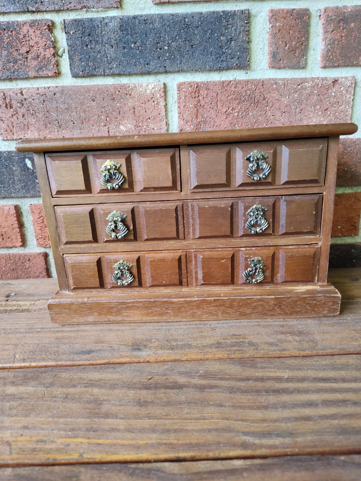 Sankyo Vintage Windup Musical Jewelry Box Plays Rain Drops Falling on My Head 