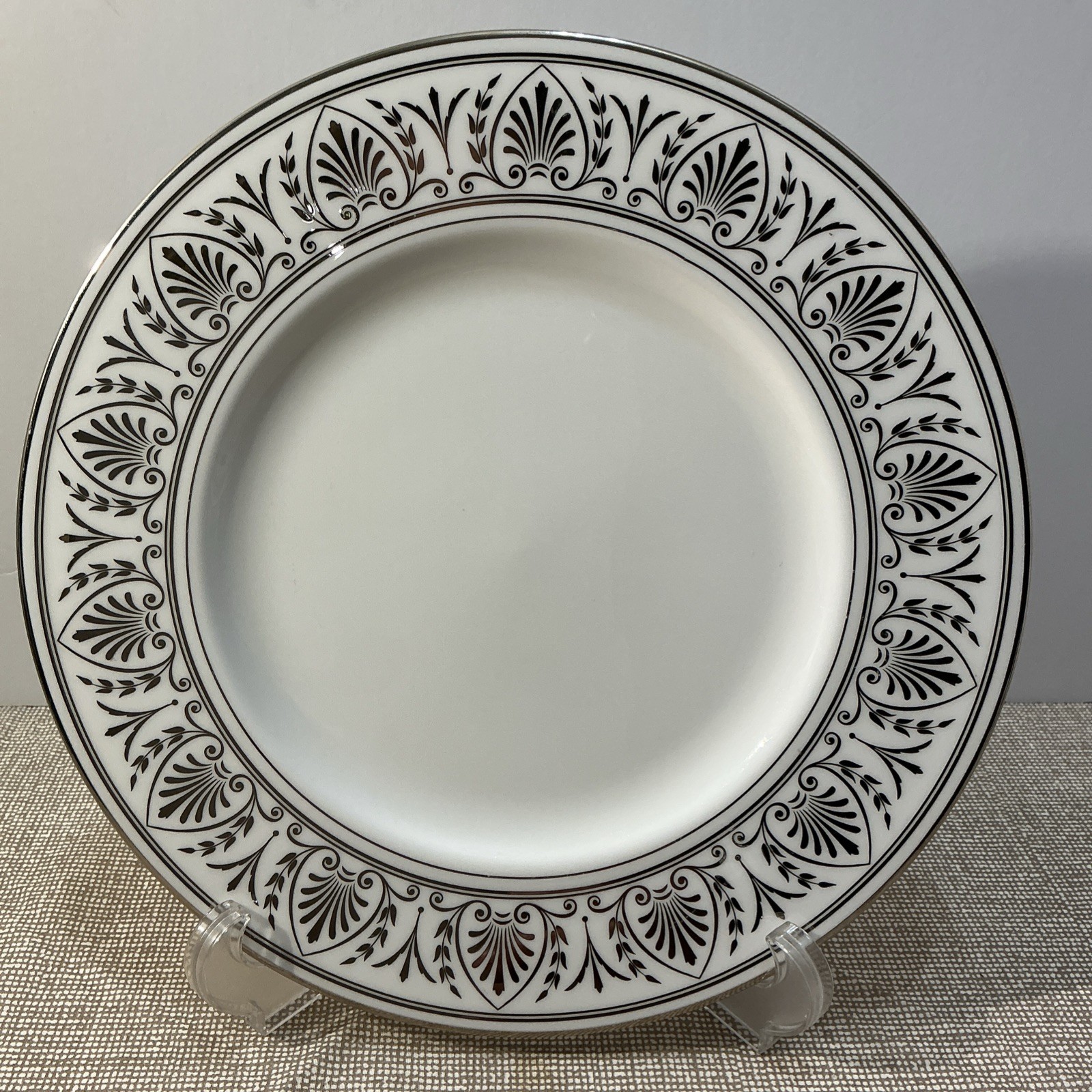 Lenox Royal Hannah Accent Luncheon/Snack Plate Platinum Trim