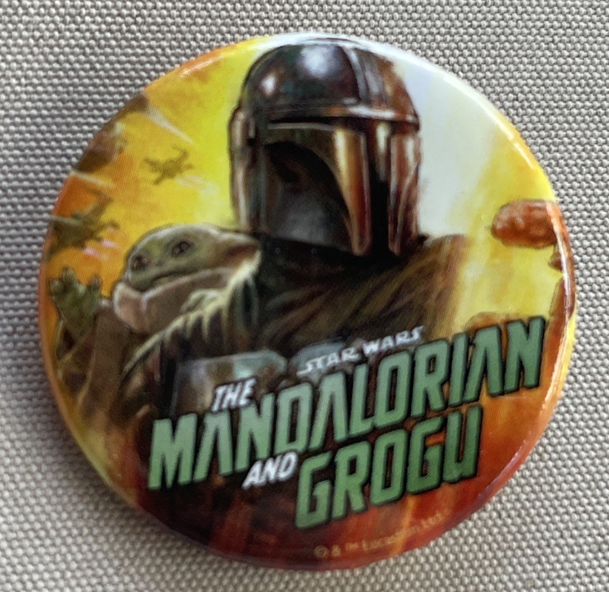 Disney Lucasfilm Star Wars MANDALORIAN & GROGU PIN Button Exclusive Promo NEW Disney Lucasfilm Star Wars MANDALORIAN & GROGU PIN Button Exclusive Promo NEW