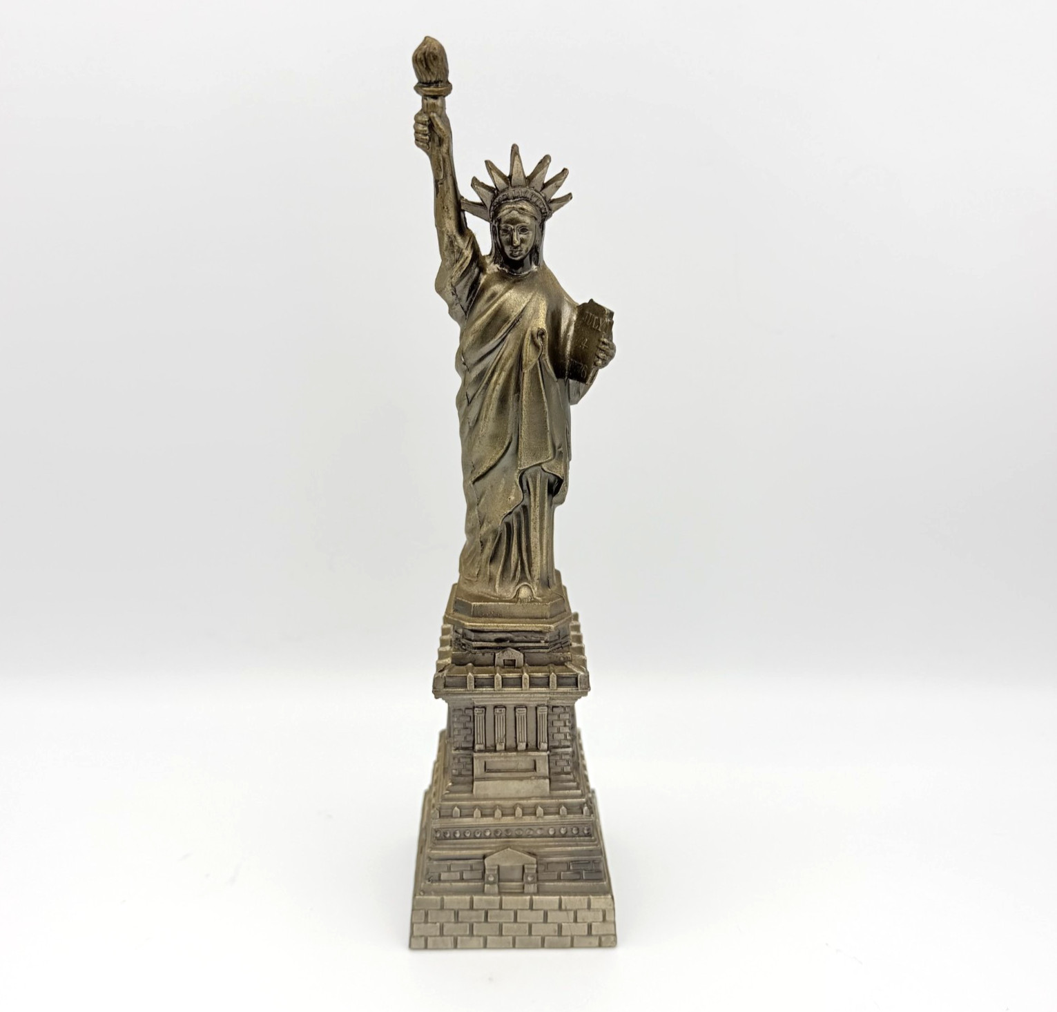 Vintage Statue of Liberty Figurine Tabletop Lighter 10 Vintage Statue of Liberty Figurine Tabletop Lighter 10