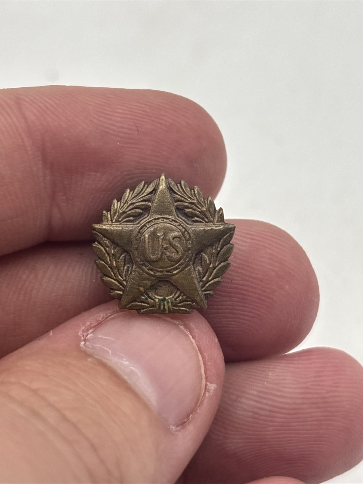 WWI Era US Army Honorable Discharge Star Collar Button - Star w/ Oak Leaves