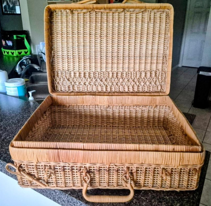 VINTAGE WOVEN WICKER OR RATTAN SUITCASE-STYLE BASKET WITH HINGED LID AND HANDLES