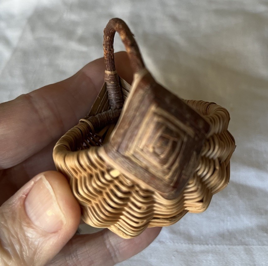 ANTIQUE  VTG Miniature God\'s Eye Buttock Basket Split Woven Gathering Basket 2\