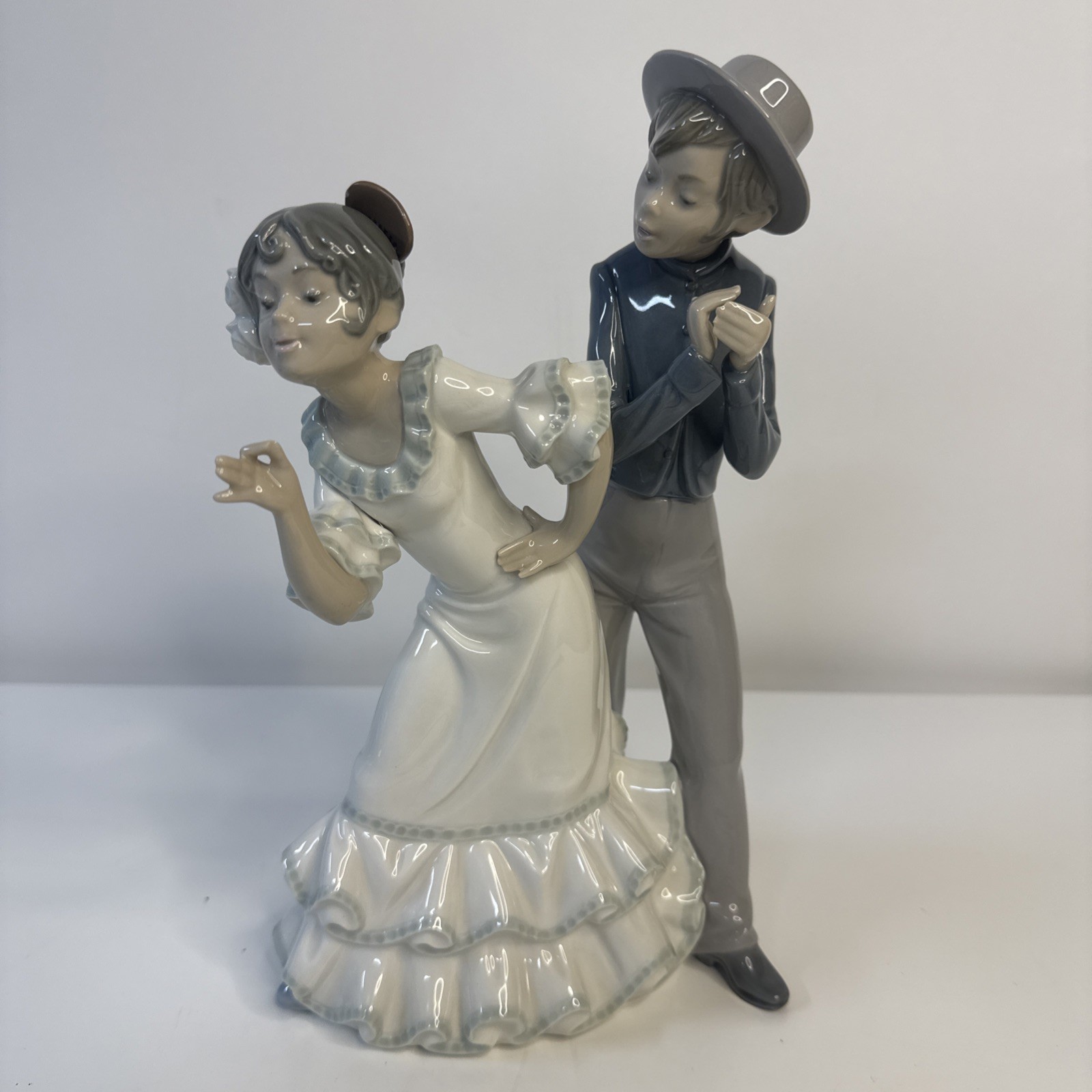 Vintage Retired NAO Lladro Spain Figure Flamenco Dancers Boy Girl Stamp 26 MINT Vintage Retired NAO Lladro Spain Figure Flamenco Dancers Boy Girl Stamp 26 MINT