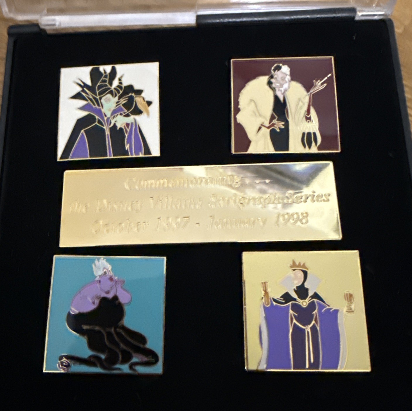 Disney Commemorative Villians Box Pin Set Serigraph Series