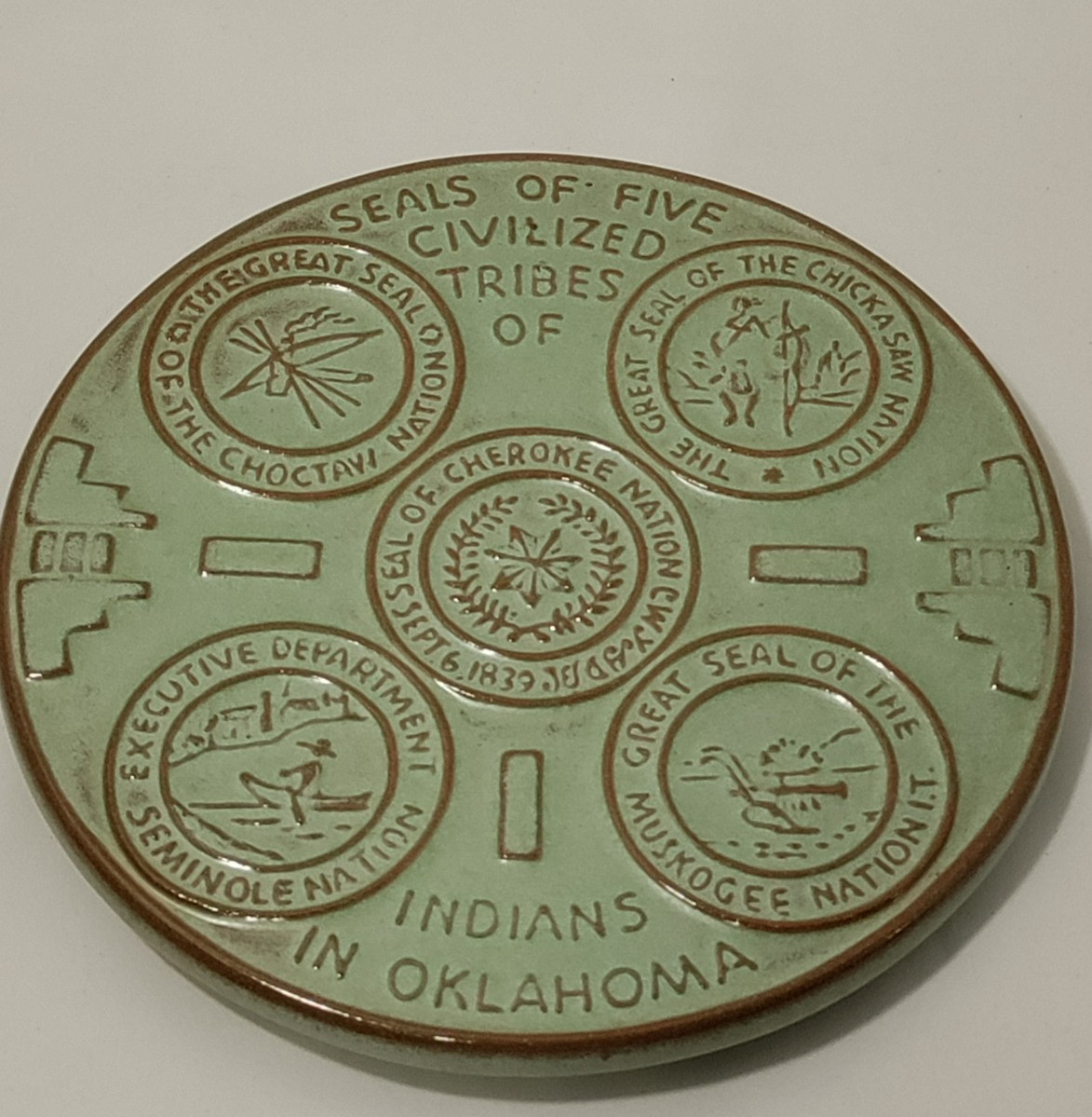 1979 Frankoma Seals of Five Civilized Tribes Oklahoma Footed Trivet-Green 1979 Frankoma Seals of Five Civilized Tribes Oklahoma Footed Trivet-Green