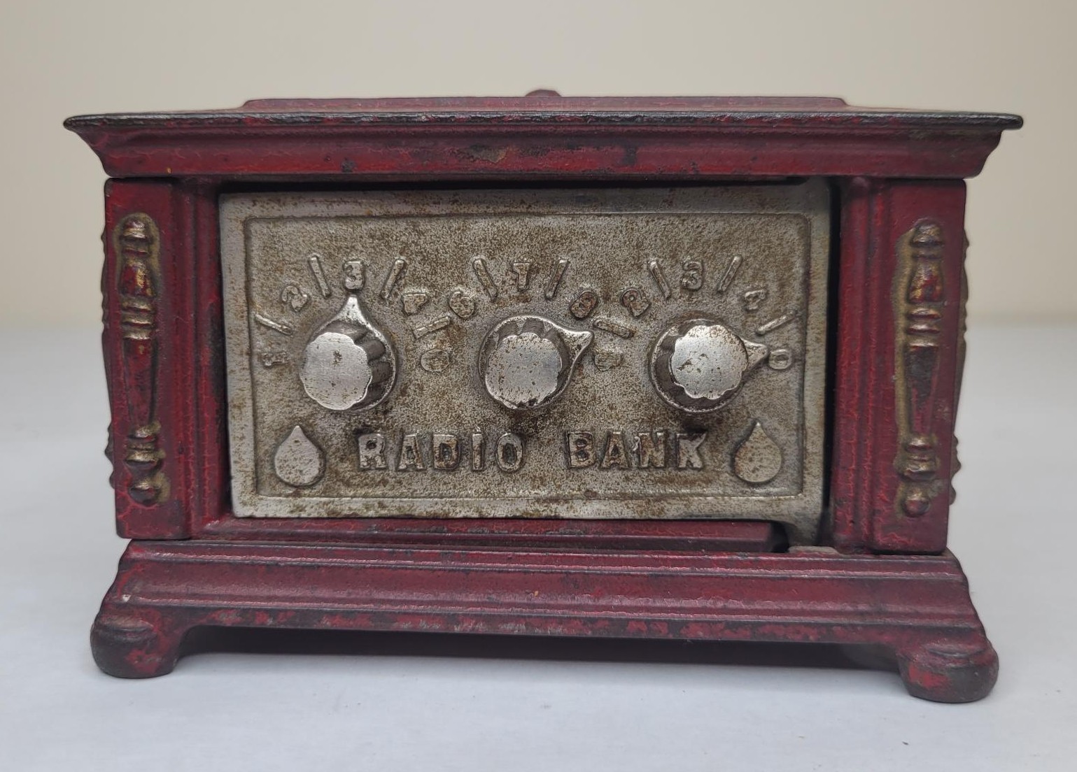 ANTIQUE KENTON CAST IRON RADIO BANK 3 DIAL STILL COIN BANK ORIG PAINT
