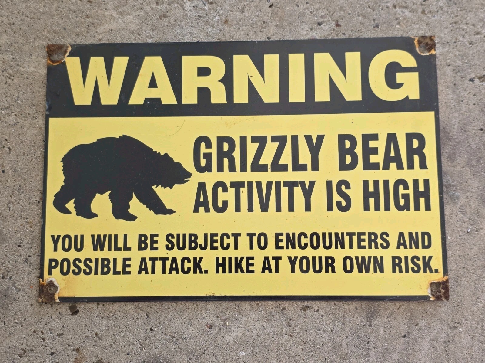 VINTAGE 1960'S WARNING GRIZZLY BEAR PORCELAIN SIGN 12 VINTAGE 1960'S WARNING GRIZZLY BEAR PORCELAIN SIGN 12