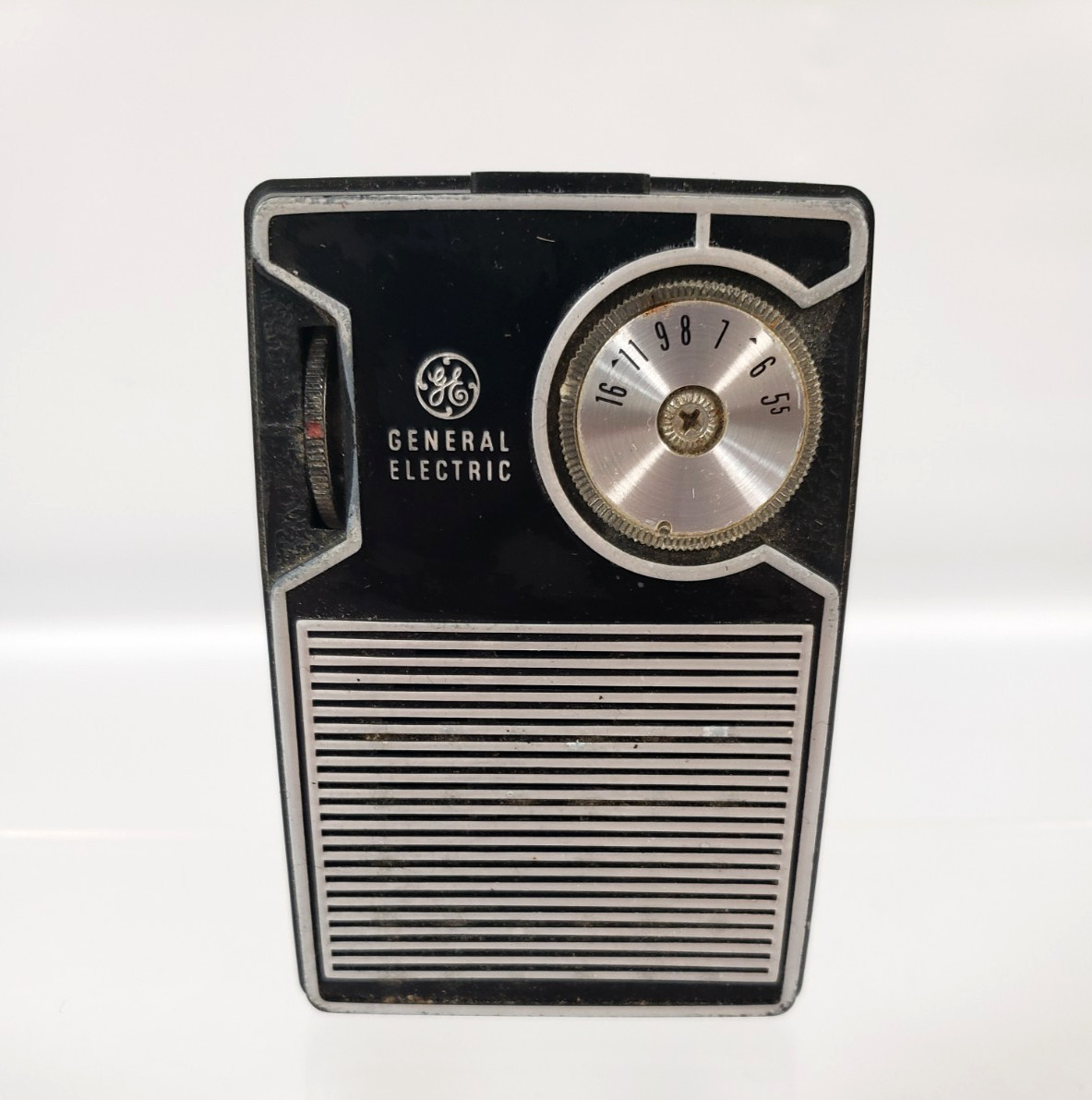 Vintage General Electric P885W transistor radio - Not working Vintage General Electric P885W transistor radio - Not working