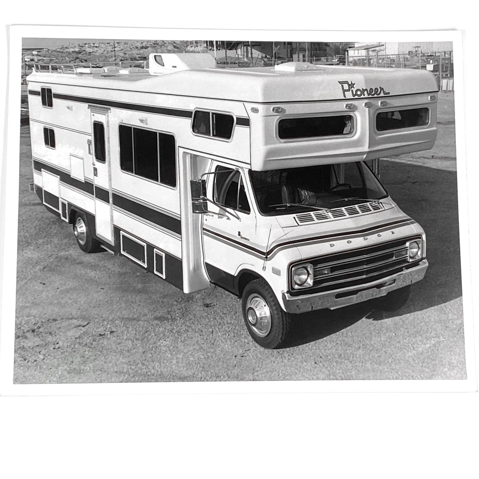 1972 Dodge Pioneer Motorhome Super Coach - 8x10 Dealer Advertising Photo 1972 Dodge Pioneer Motorhome Super Coach - 8x10 Dealer Advertising Photo