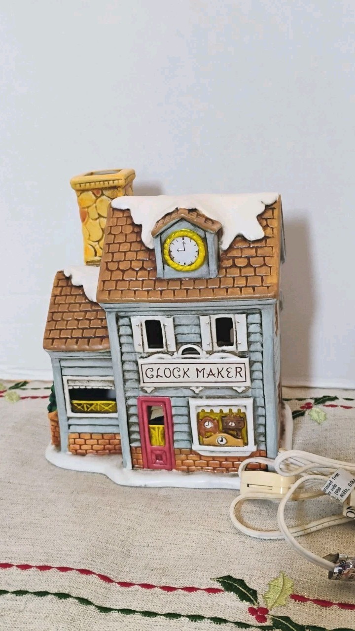 Vintage 1988 Lefton Colonial Lighted Clock Maker House Shop Christmas Village