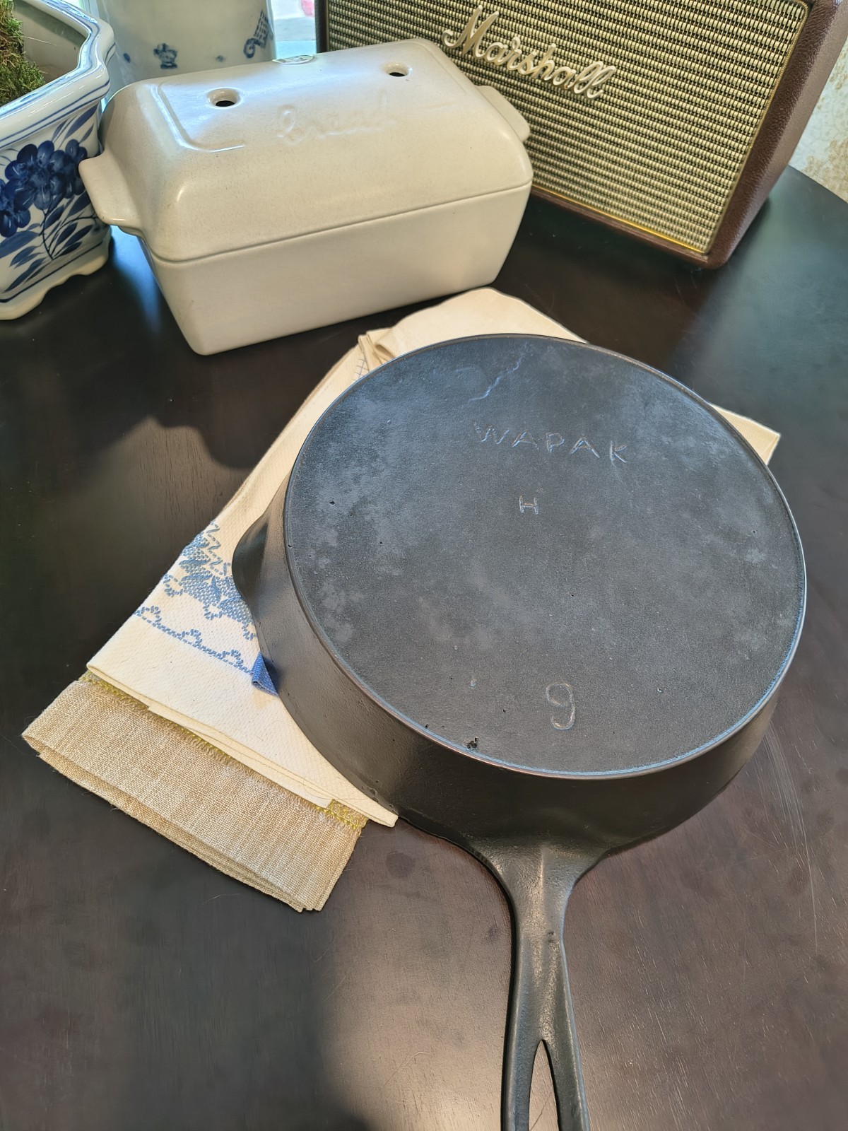 Wapak #9 Cast Iron Skillet Erie Ghost Mark. Cracked