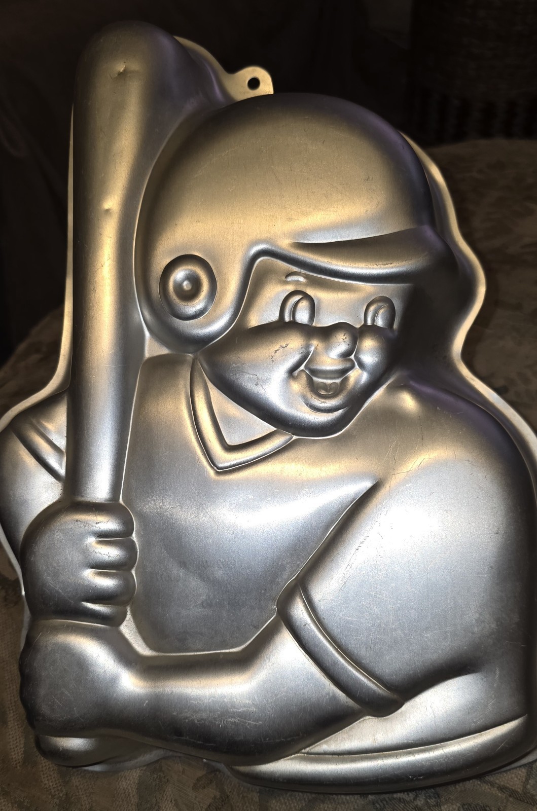 Vintage Wilton Cake Pan BASEBALL PLAYER / HOME RUN BAT HITTER 1992 2105-20 Vintage Wilton Cake Pan BASEBALL PLAYER / HOME RUN BAT HITTER 1992 2105-20