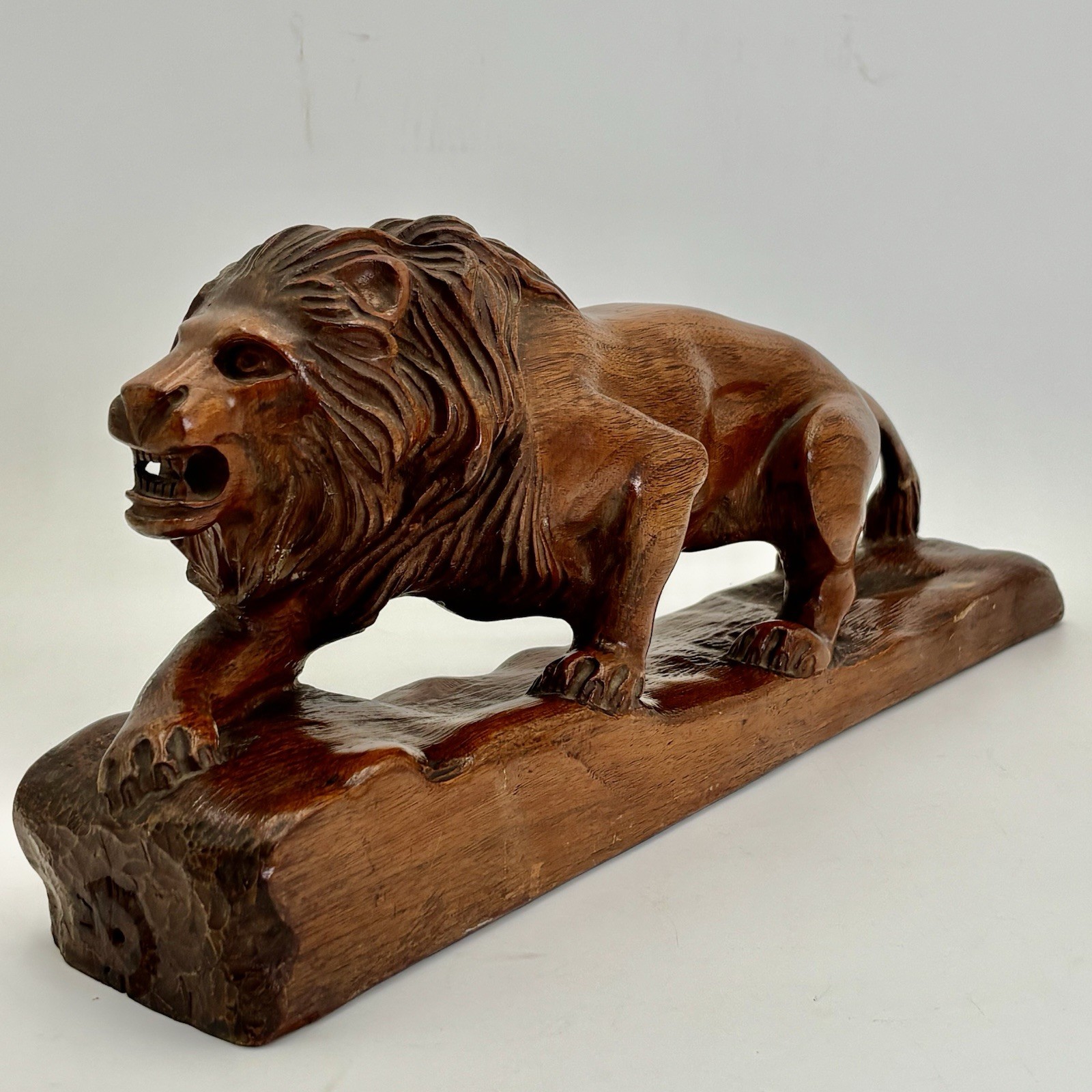 Beautiful Vintage Hand Carved Lion Folk Art Large 18” Wood Mahogany Sculpture