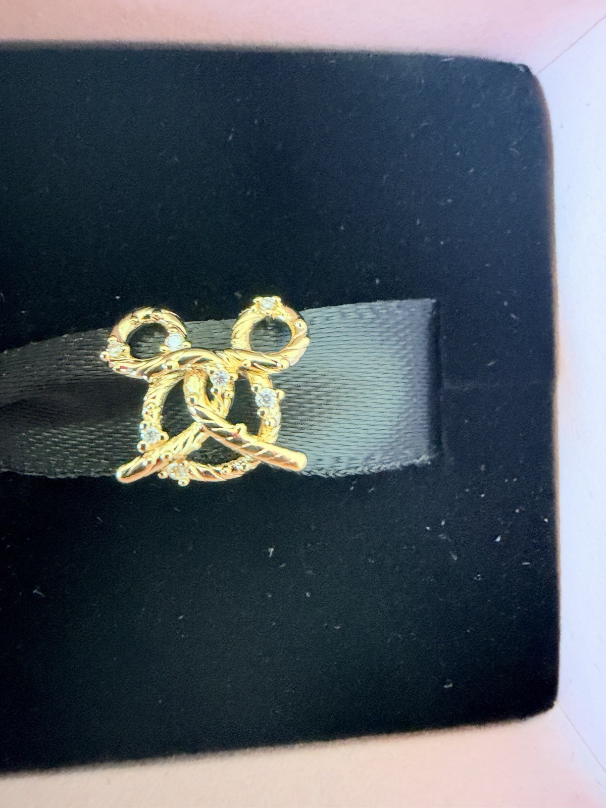 Disney Parks Pandora Charm 2026 Mickey Mouse Pretzel Gold 🥨 New In Box