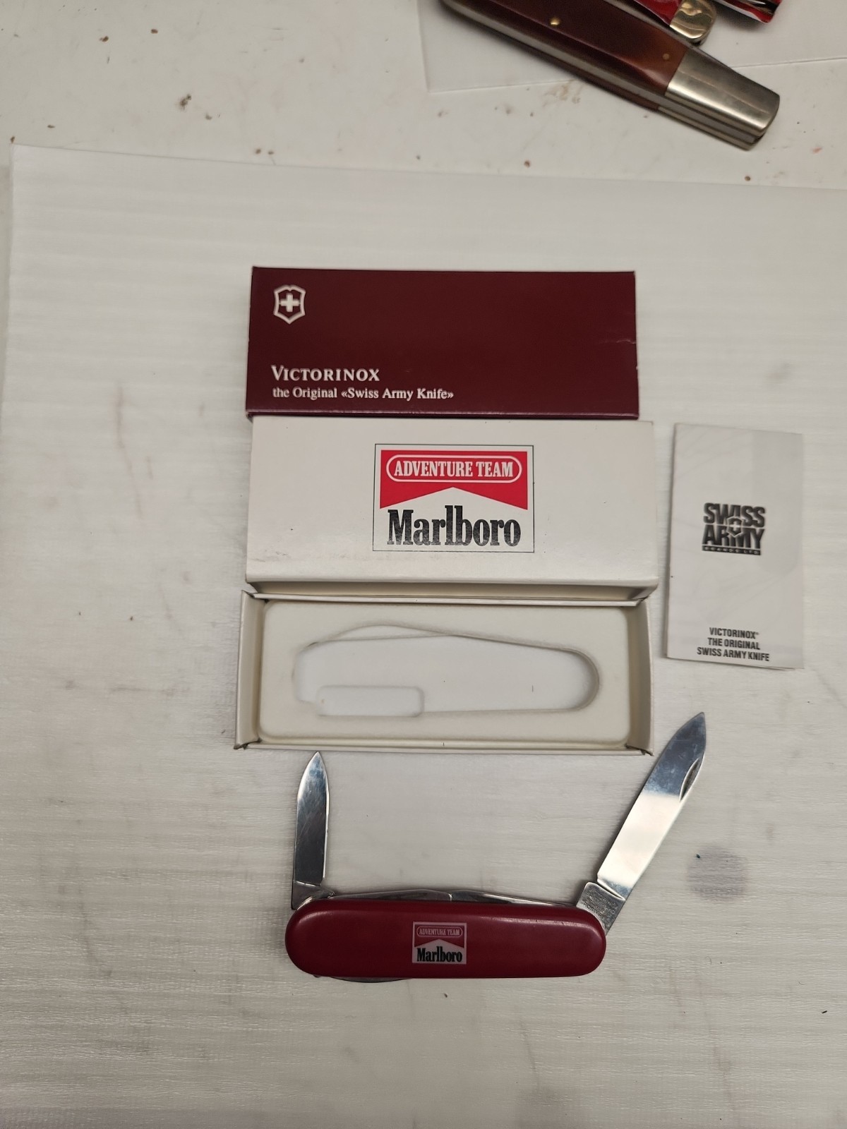 Vtg Victorinox Red Swiss Army Knife Marlboro Adventure Team 1990s w/ Box NEW Vtg Victorinox Red Swiss Army Knife Marlboro Adventure Team 1990s w/ Box NEW