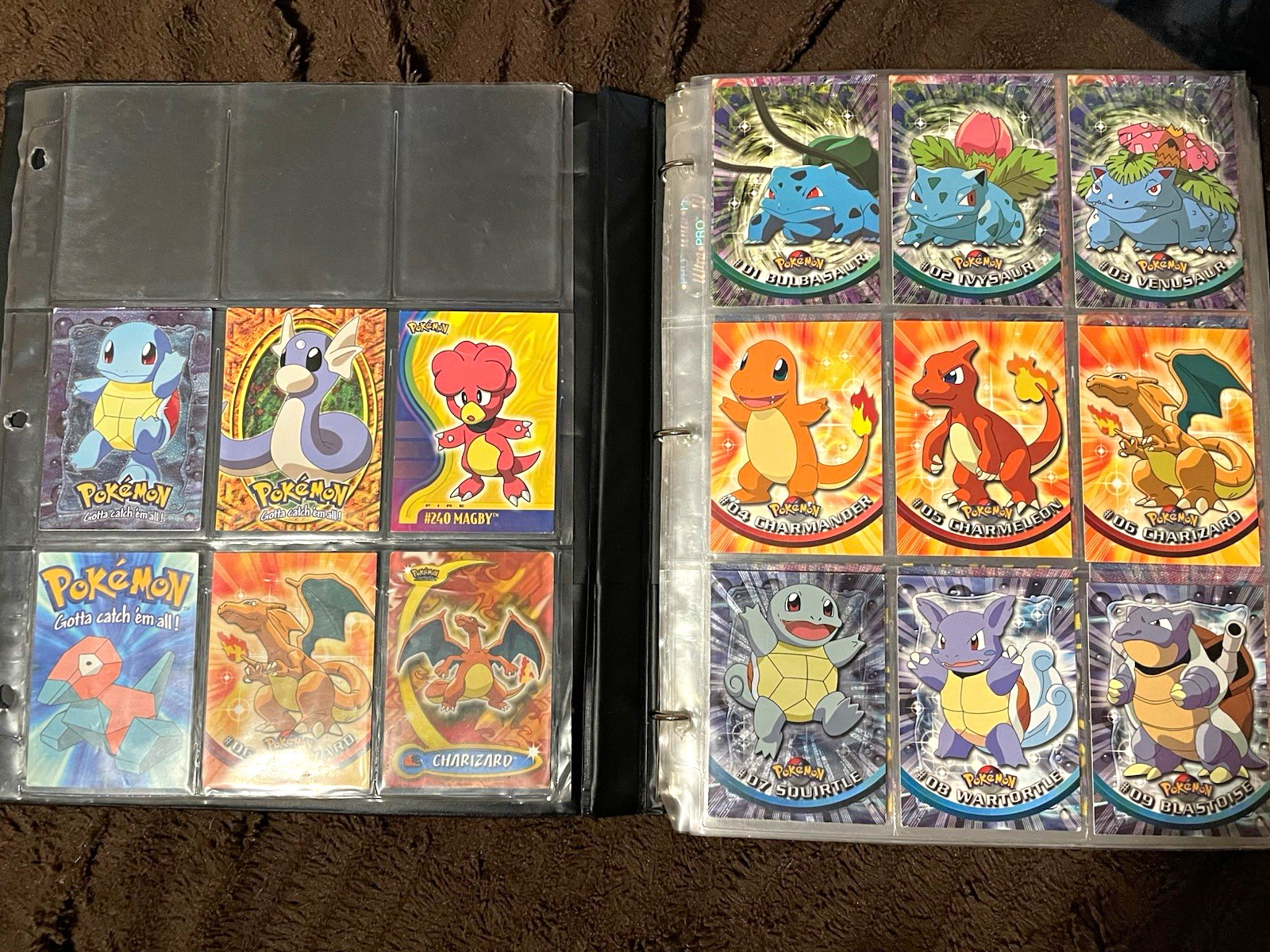 Pokemon TOPPS 1999/2000 Card Lot 160 cards w holo, Charizard binder collection Pokemon TOPPS 1999/2000 Card Lot 160 cards w holo, Charizard binder collection