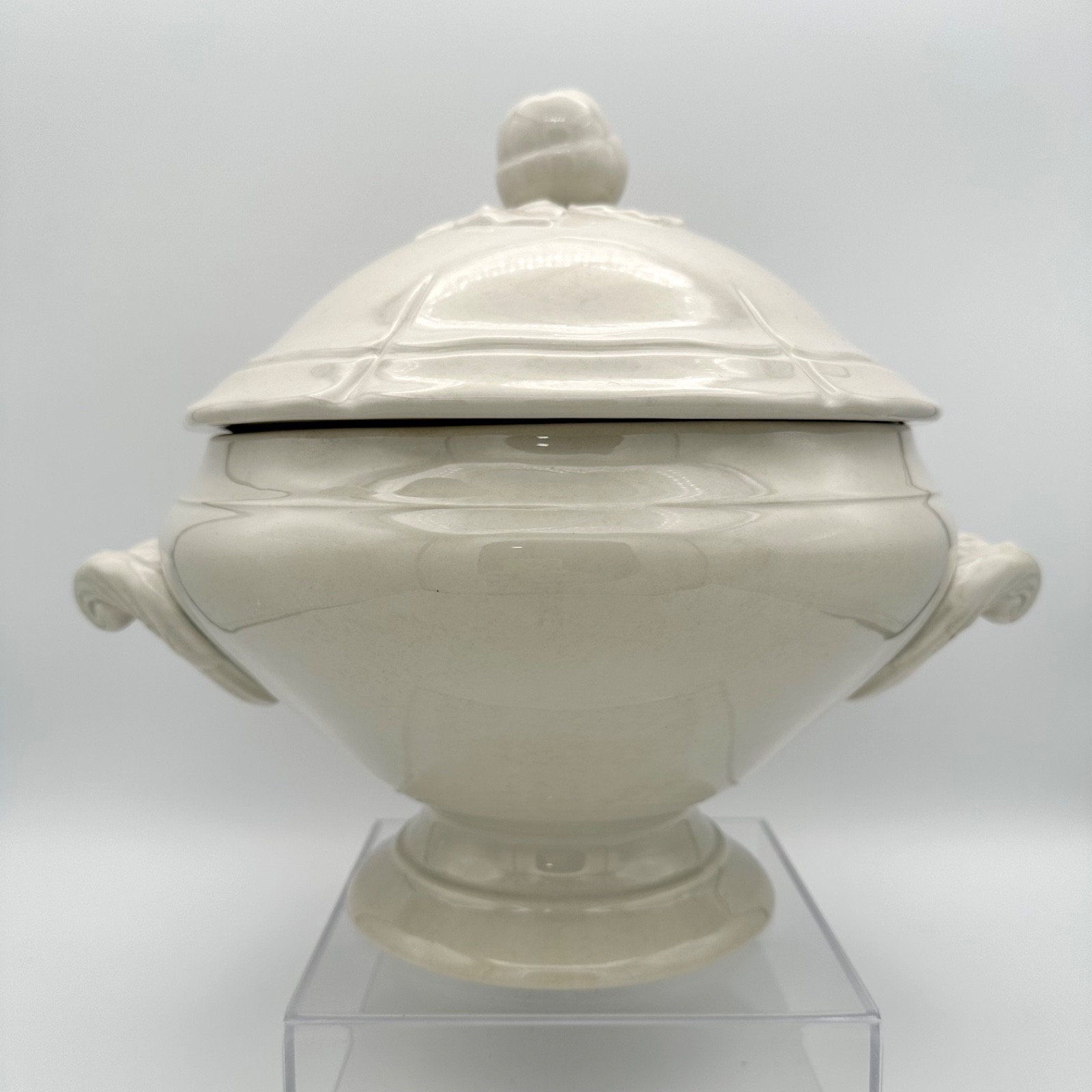 2012 Williams-Sonoma Antique White SOUP TUREEN & LID Acorn Leaf Handle *No Ladle 2012 Williams-Sonoma Antique White SOUP TUREEN & LID Acorn Leaf Handle *No Ladle