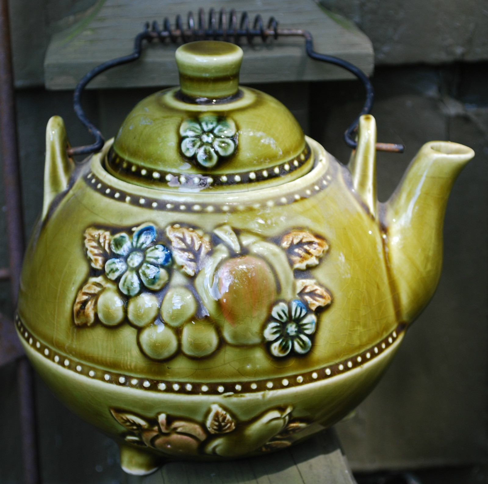 Vintage OLIVE GREEN FOOTED TEA POT Fruit Floral Ceramic JAPAN Wire Coil Handle 